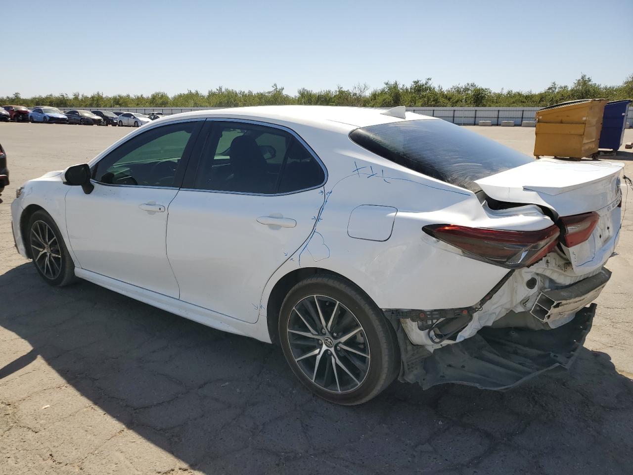 4T1G11AK0MU530447 2021 TOYOTA CAMRY - Image 2