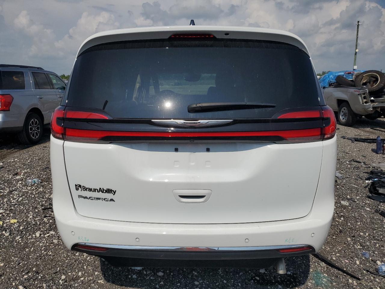 2023 Chrysler Pacifica Touring L VIN: 2C4RC1BGXPR582588 Lot: 68072294