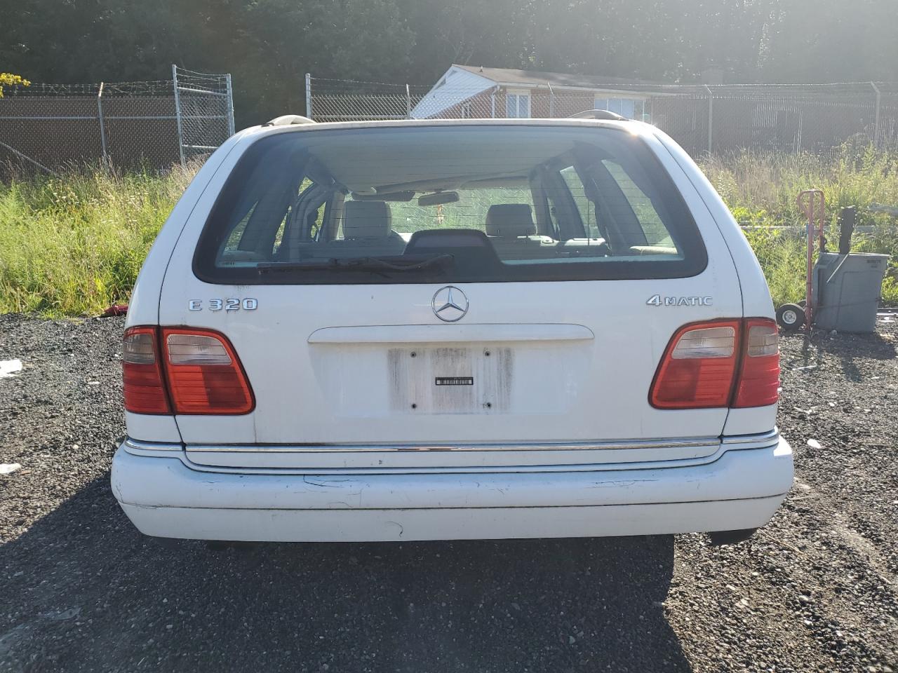 WDBJH82FXWX013155 1998 Mercedes-Benz E 320 4Matic