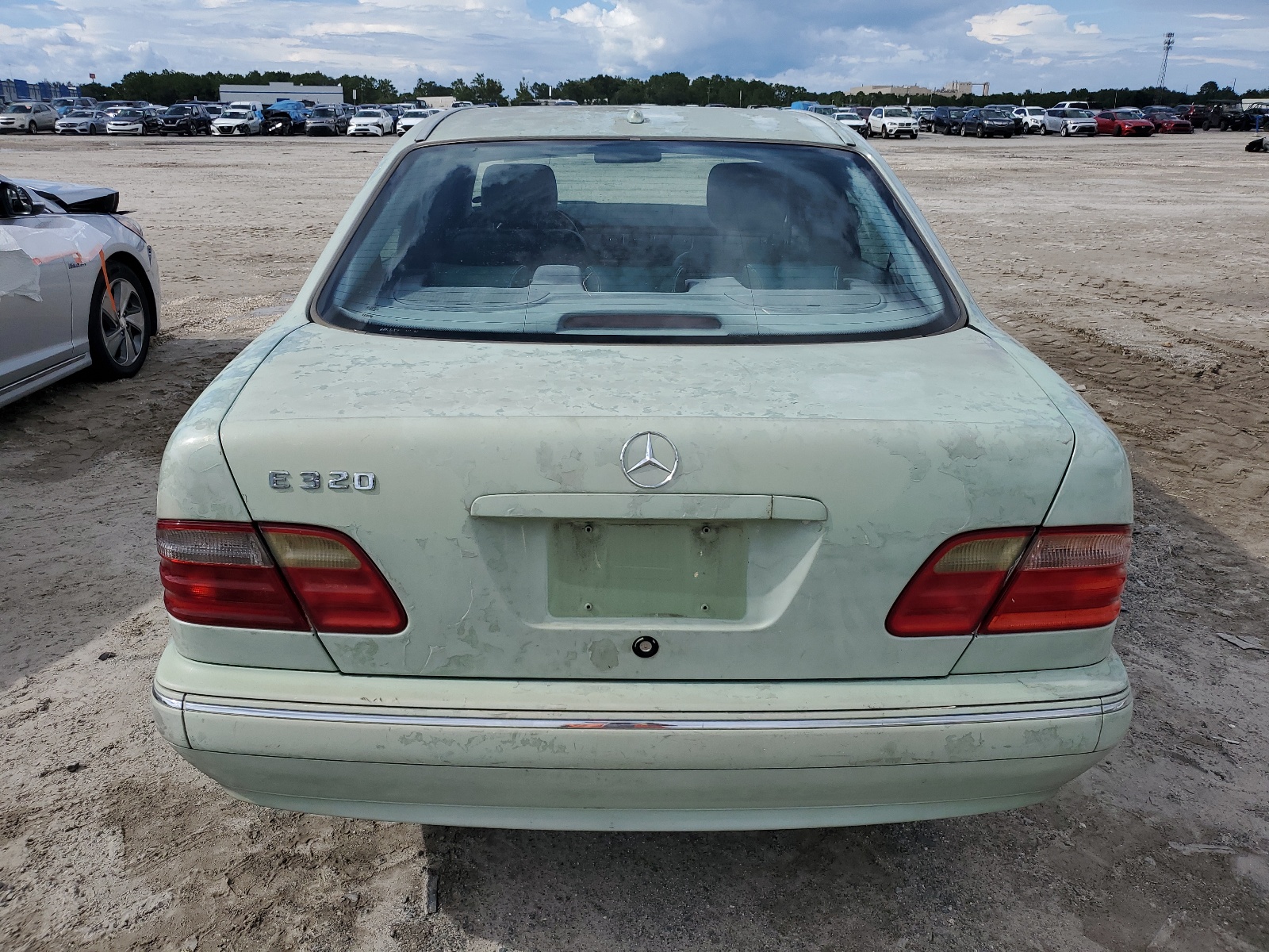 WDBJF65J51B367682 2001 Mercedes-Benz E 320