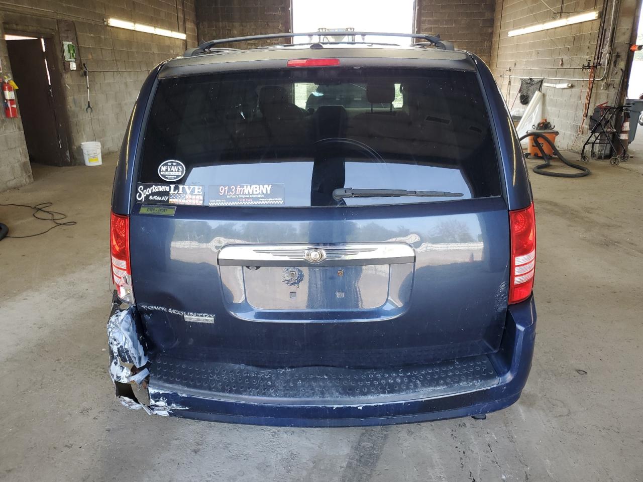 2008 Chrysler Town & Country Lx VIN: 2A8HR44HX8R818409 Lot: 68235244