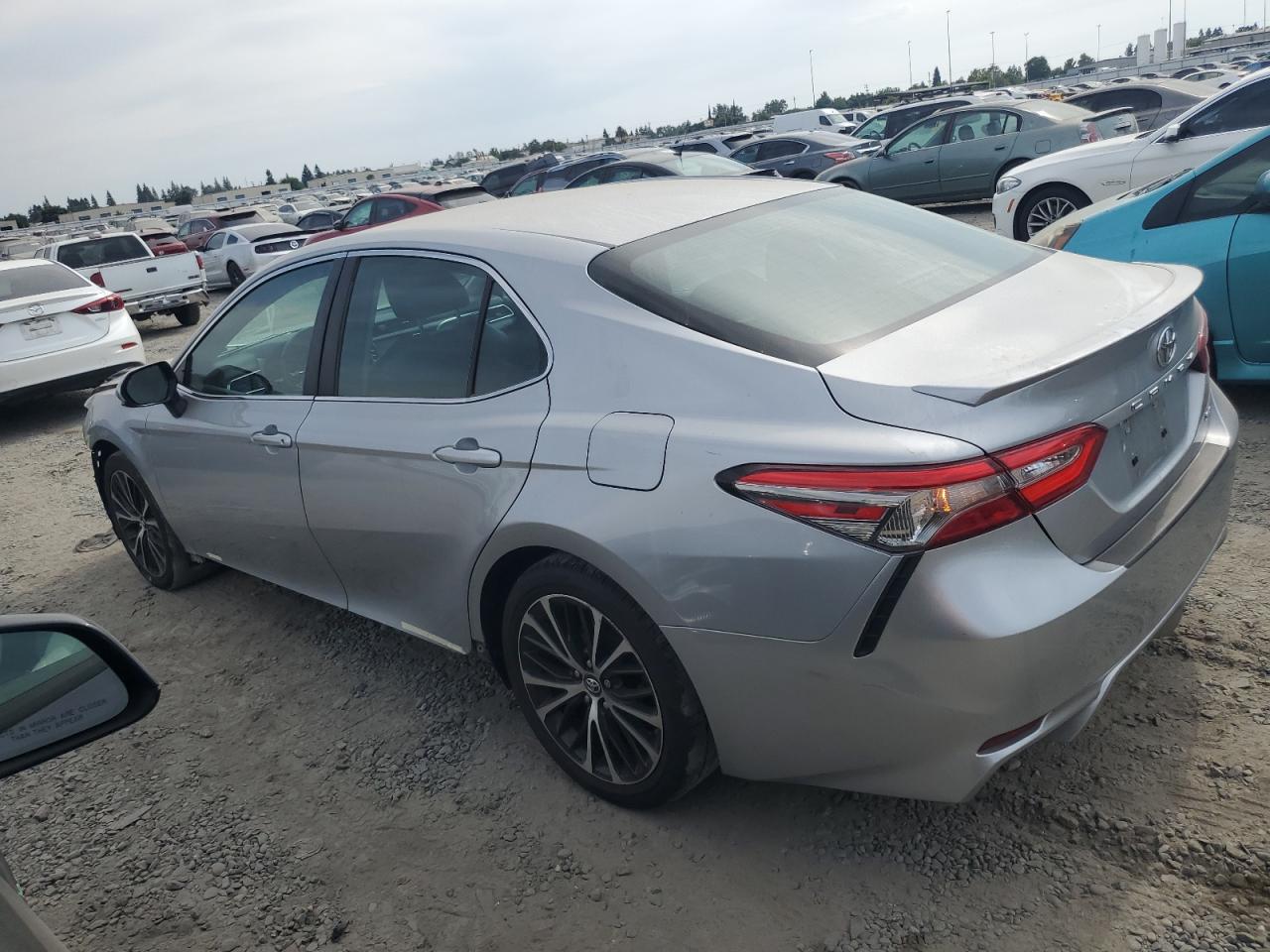 4T1B11HK1JU664508 2018 TOYOTA CAMRY - Image 2