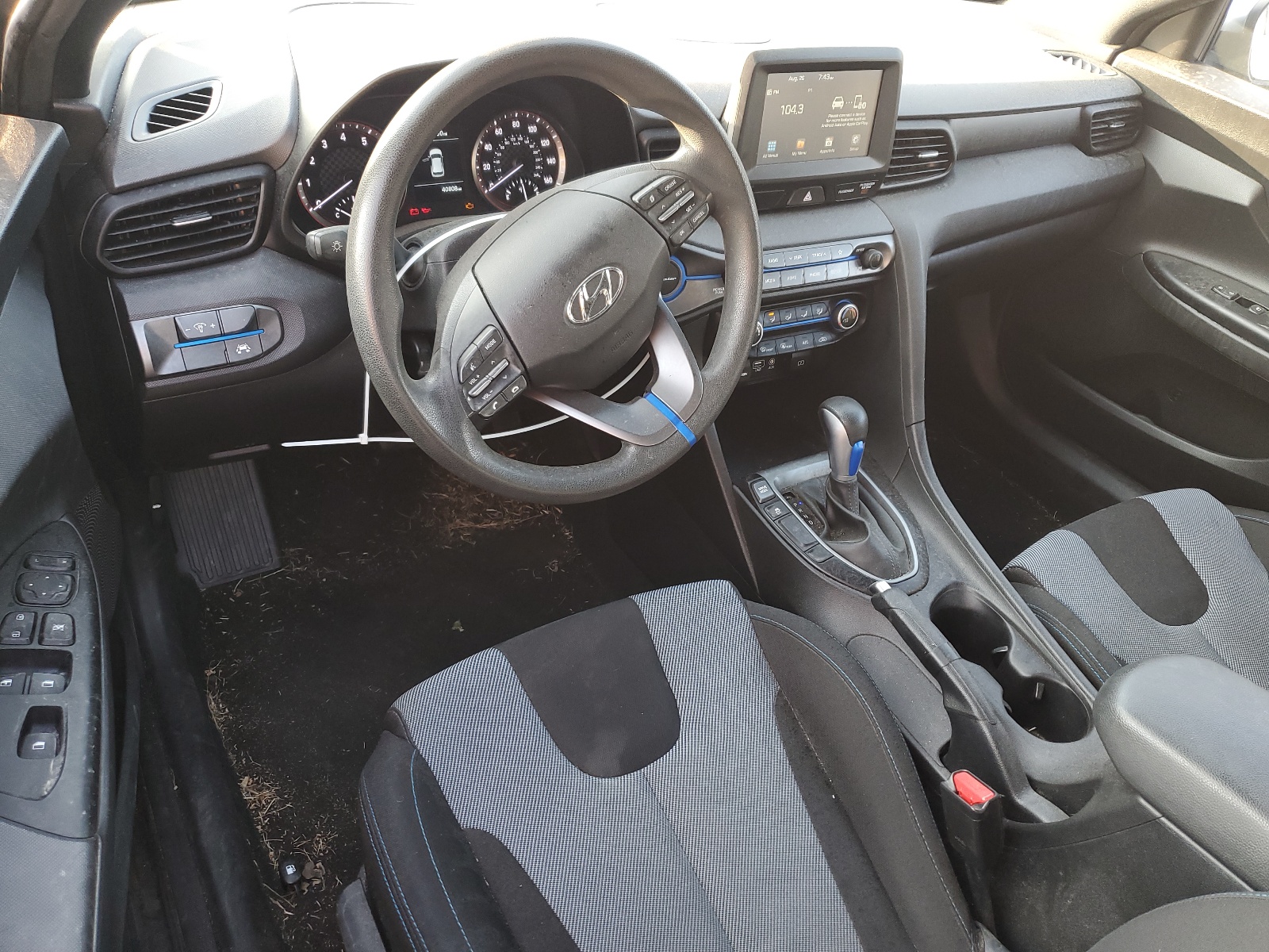 KMHTG6AF3KU006722 2019 Hyundai Veloster Base