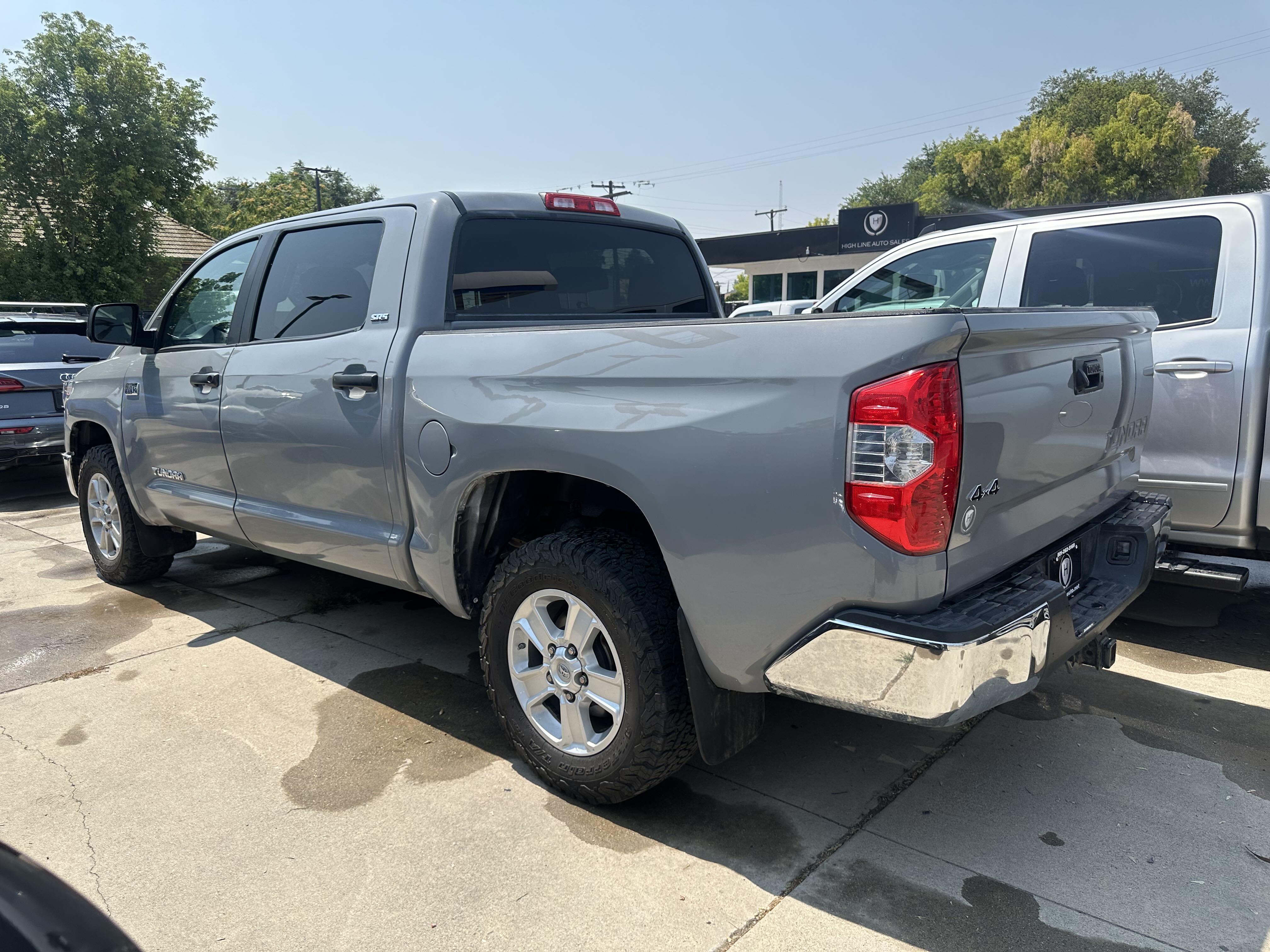 2018 Toyota Tundra Crewmax Sr5 vin: 5TFDY5F15JX741731