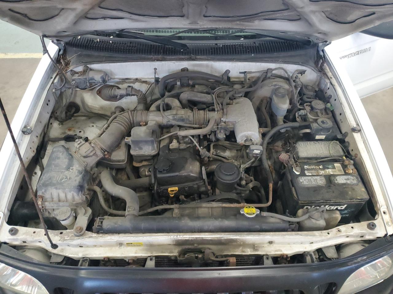 2001 Toyota Tacoma VIN: 5TEPM62N01Z818358 Lot: 69082884