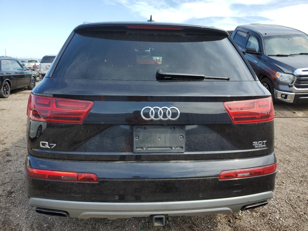 WA1VAAF72JD035706 2018 Audi Q7 Prestige