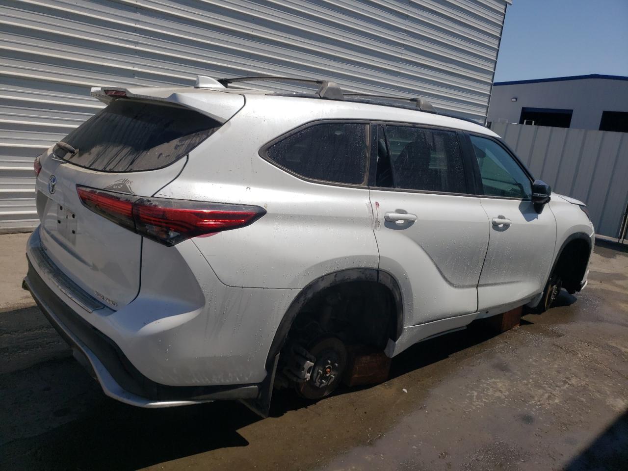 2022 Toyota Highlander - Image 3