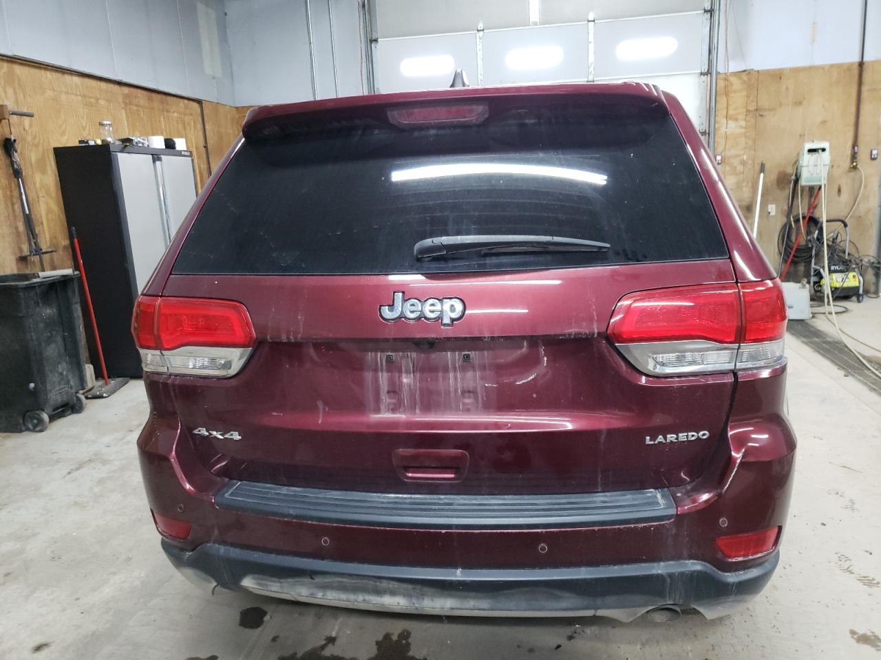 1C4RJFAG3JC423495 2018 Jeep Grand Cherokee Laredo