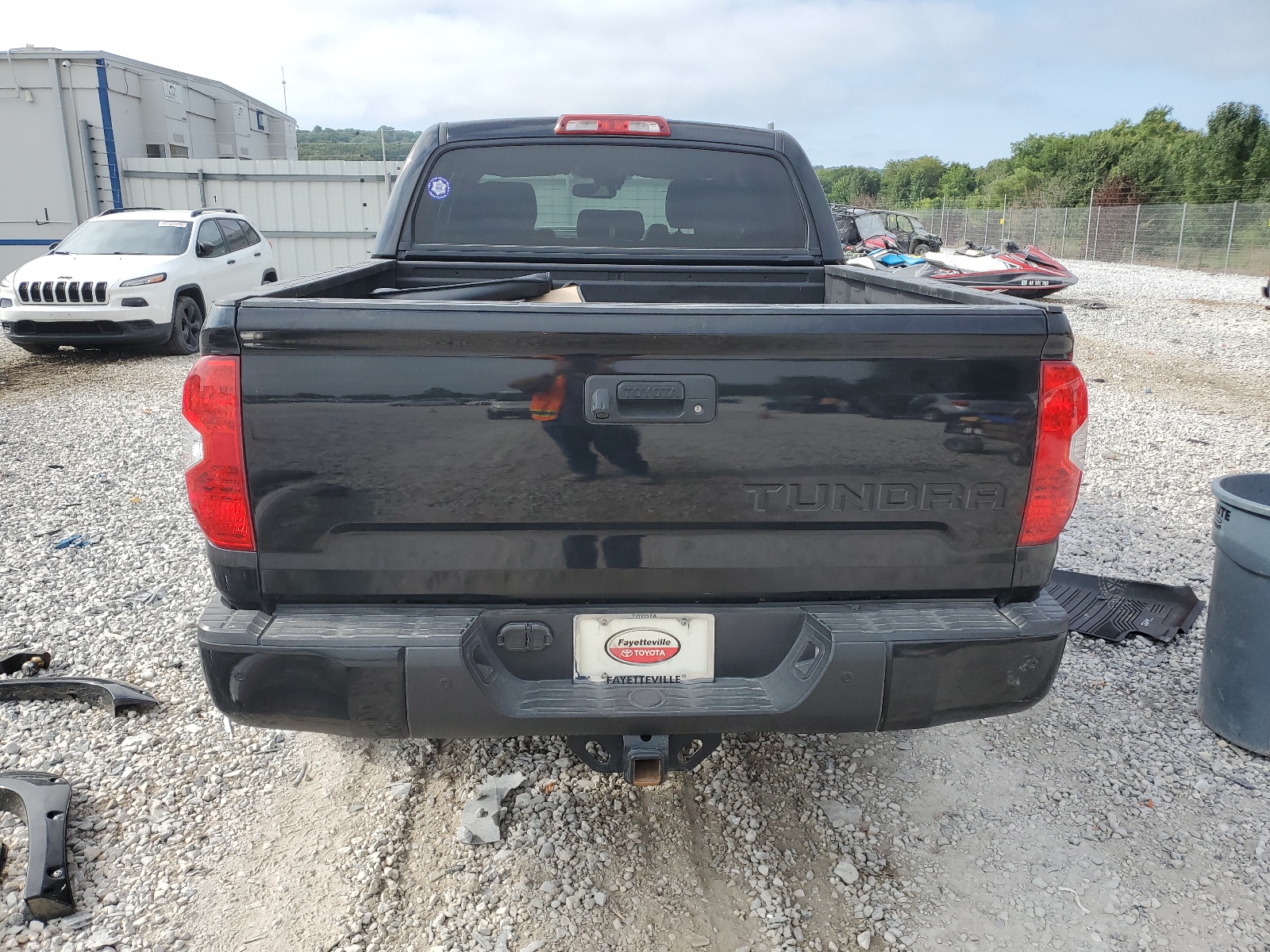 5TFDW5F1XJX718404 2018 Toyota Tundra Crewmax Sr5