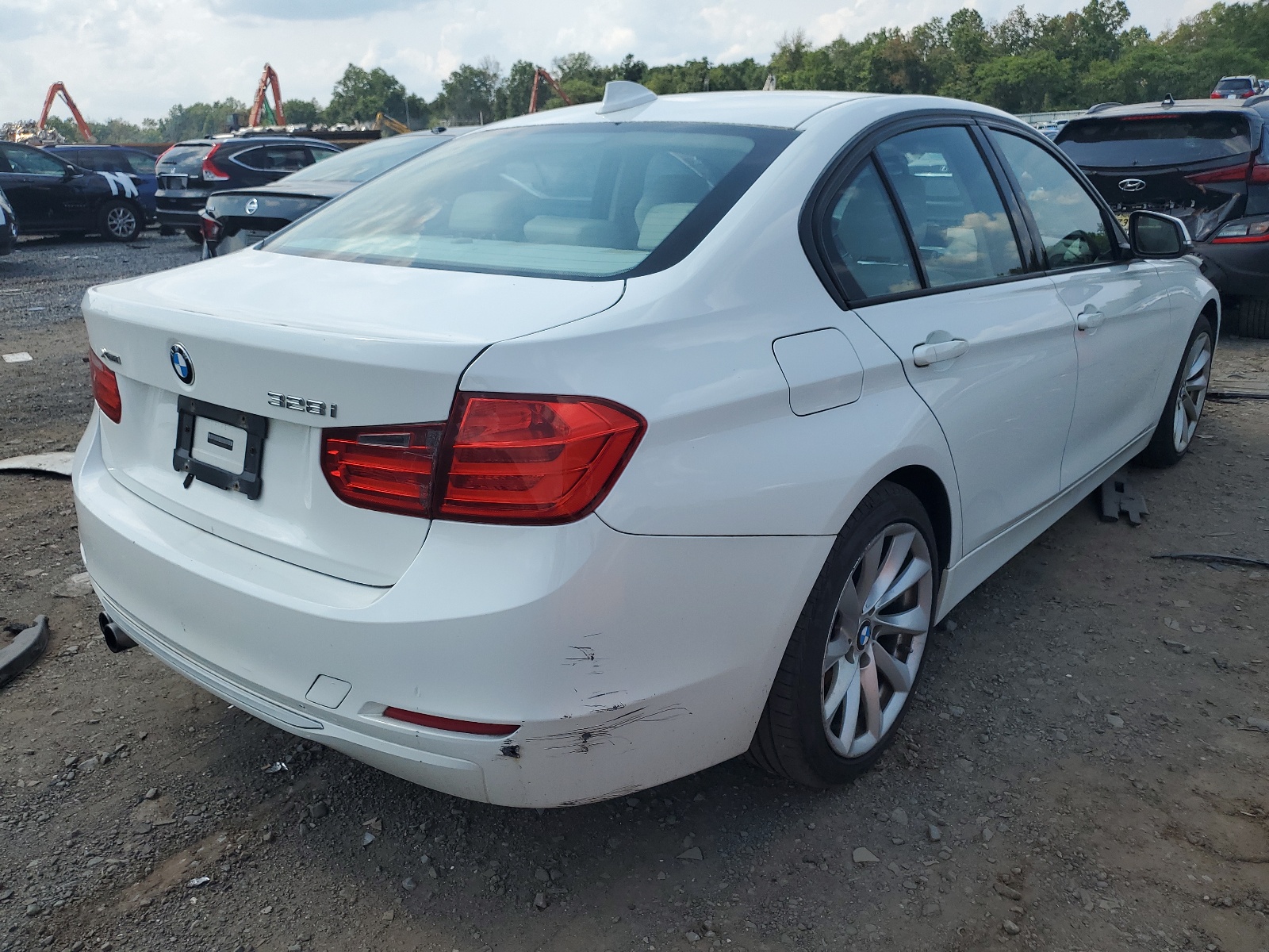 2013 BMW 328 Xi Sulev vin: WBA3B5G5XDNS01917