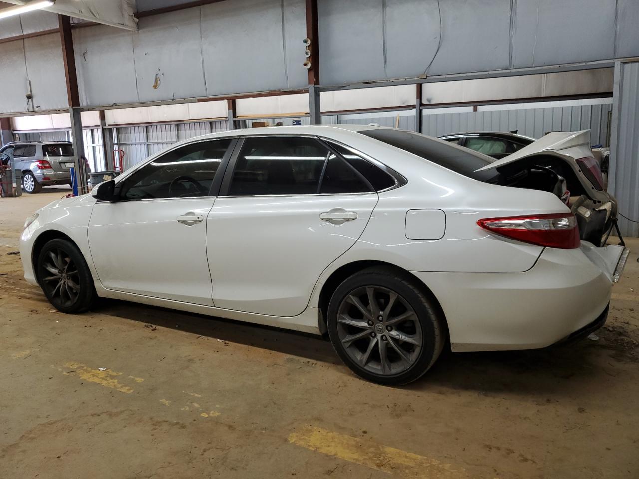 4T1BF1FK2GU163625 2016 TOYOTA CAMRY - Image 2