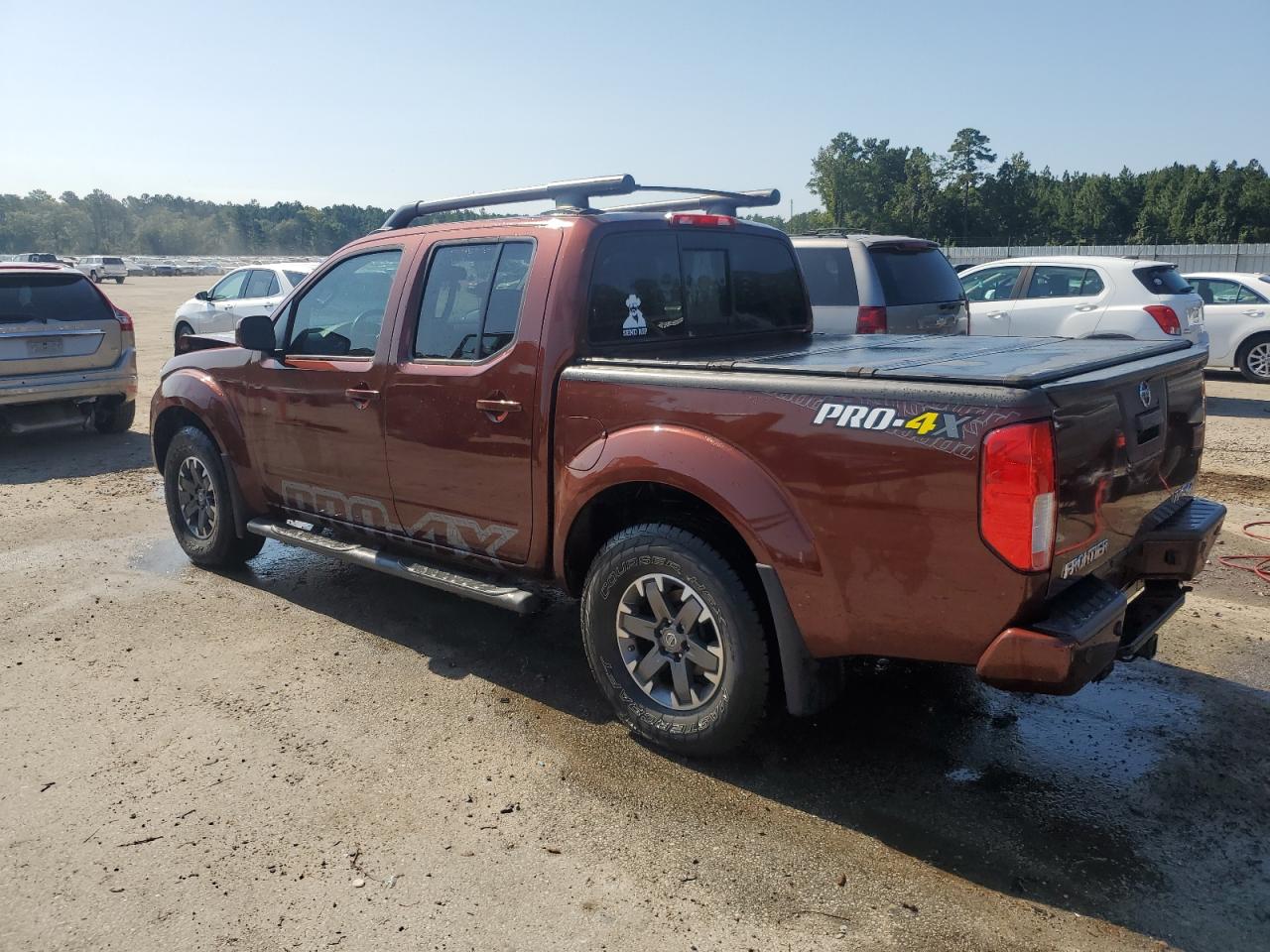 1N6AD0EV3GN735739 2016 NISSAN NAVARA - Image 2