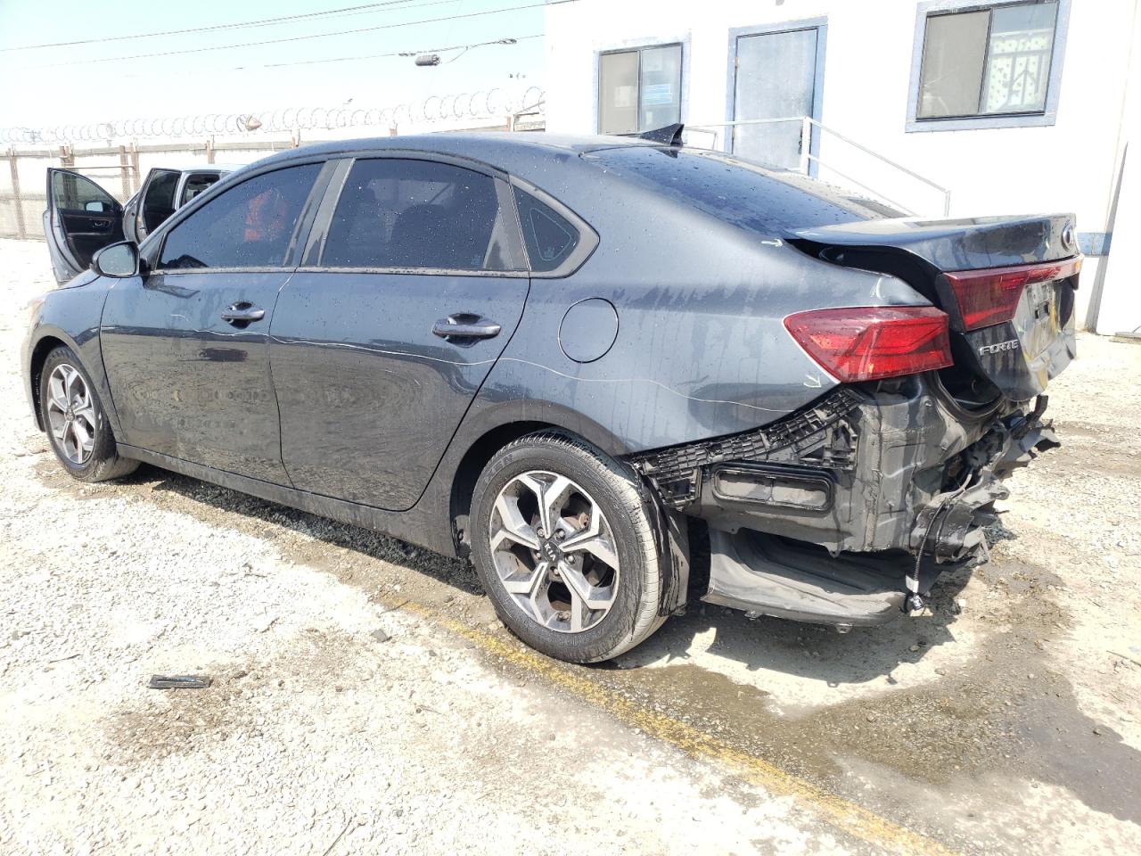 3KPF24AD2KE139571 2019 KIA FORTE - Image 2