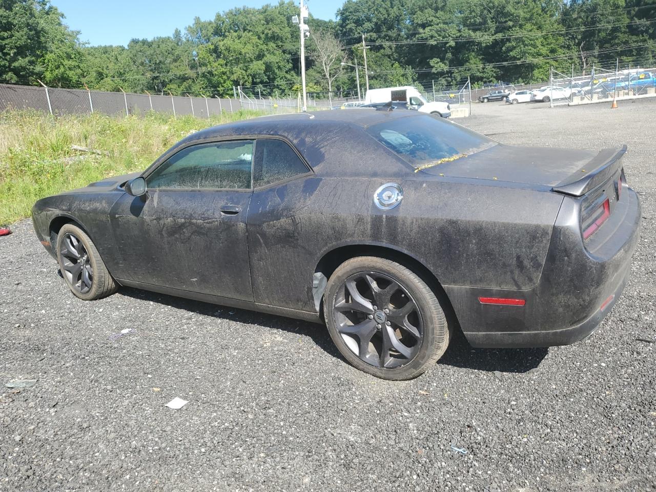 2C3CDZAG7HH592283 2017 DODGE CHALLENGER - Image 2