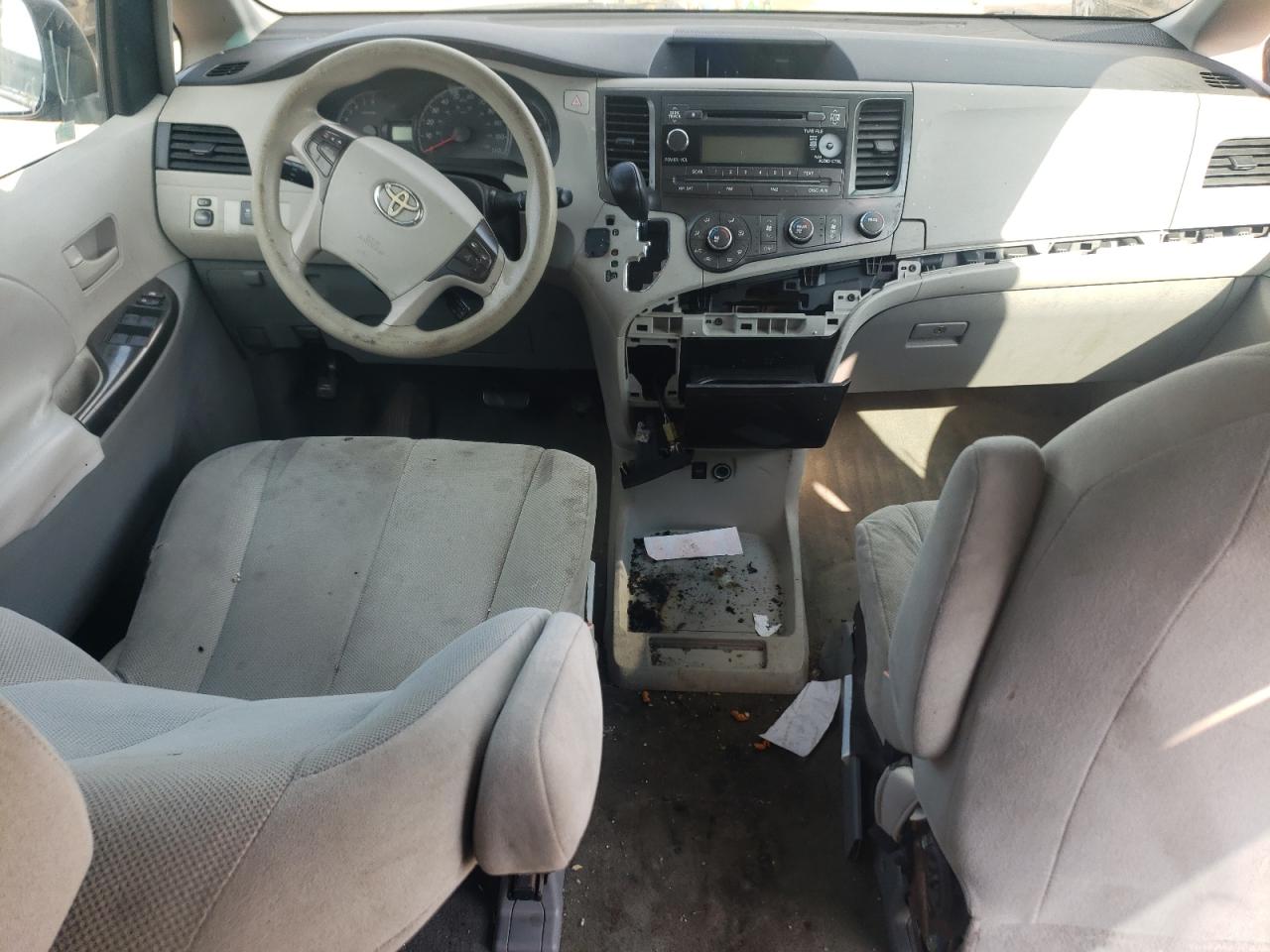 2011 Toyota Sienna - Image 8