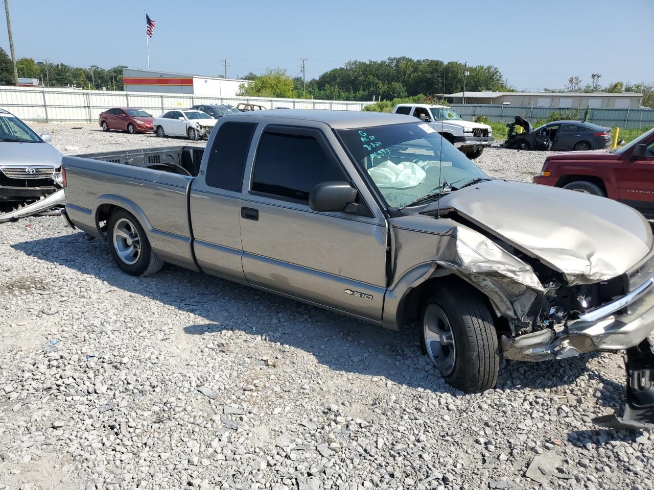 2003 Chevrolet S-10 Pickup - Image 4