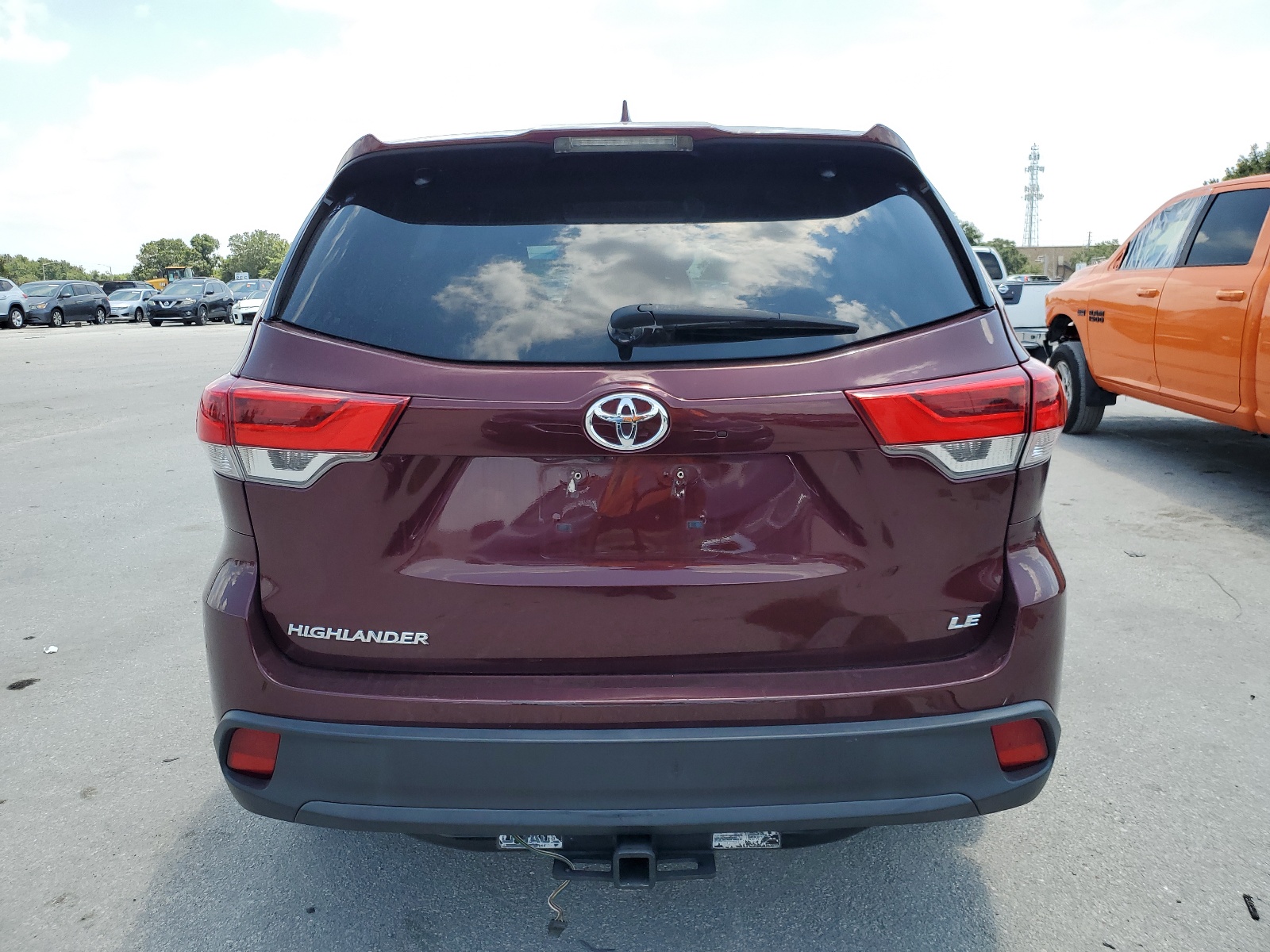 2018 Toyota Highlander Le vin: 5TDZZRFH1JS277754