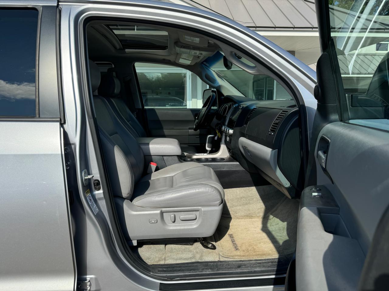 2011 Toyota Sequoia Limited VIN: 5TDJY5G1XBS053605 Lot: 67187814