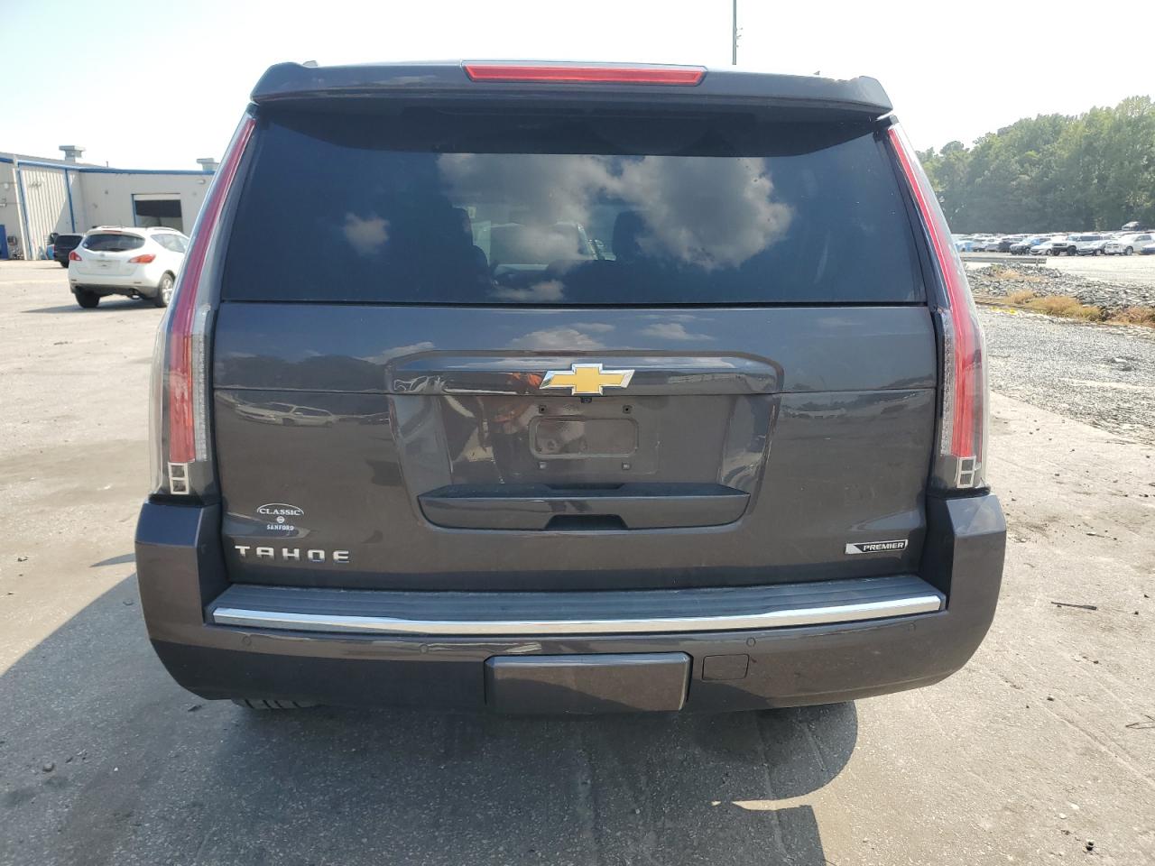 1GNSCCKC3JR236462 2018 Chevrolet Tahoe C1500 Premier