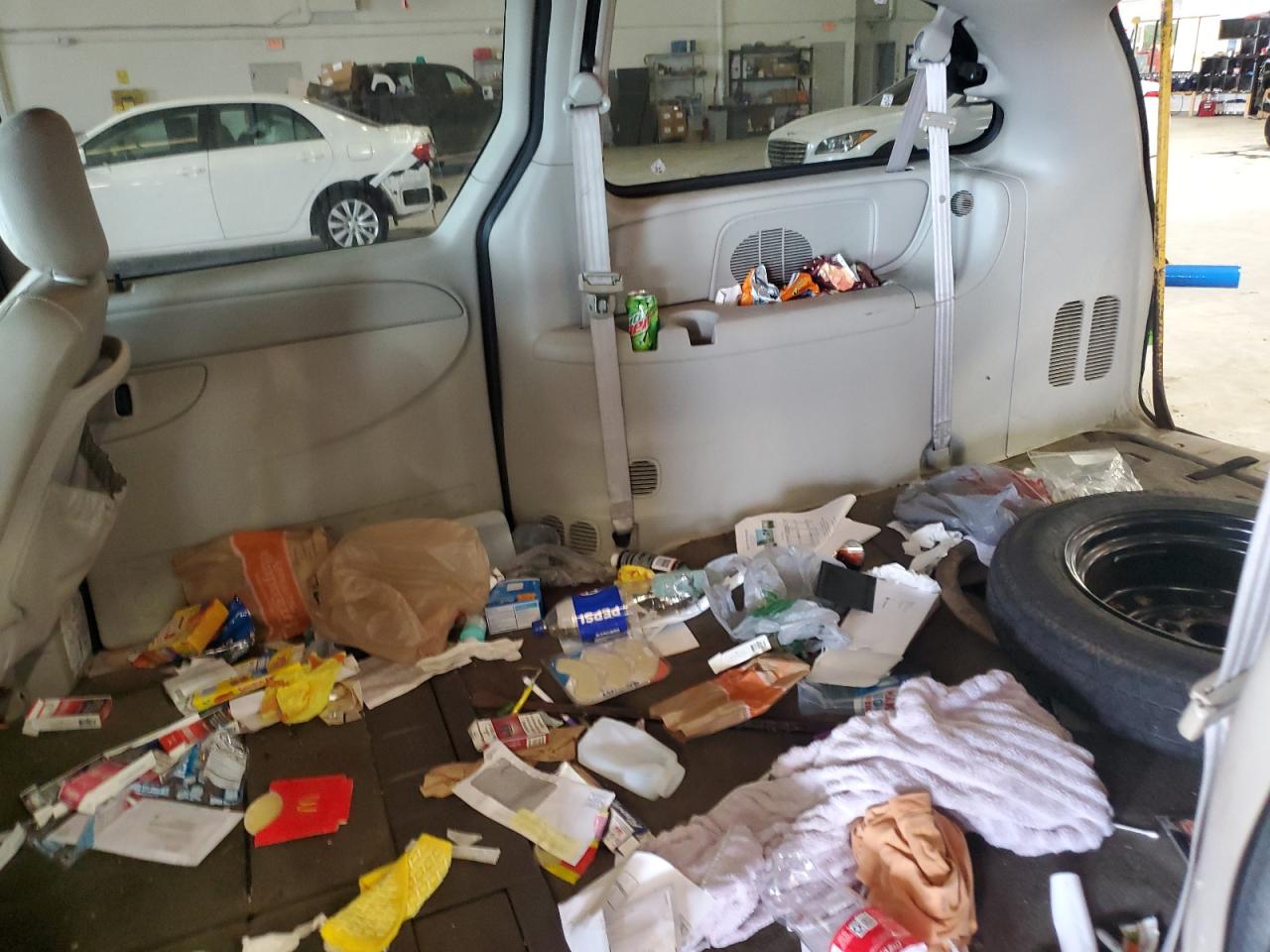 2005 Chrysler Town & Country Touring VIN: 2C4GP54L25R189226 Lot: 66143864