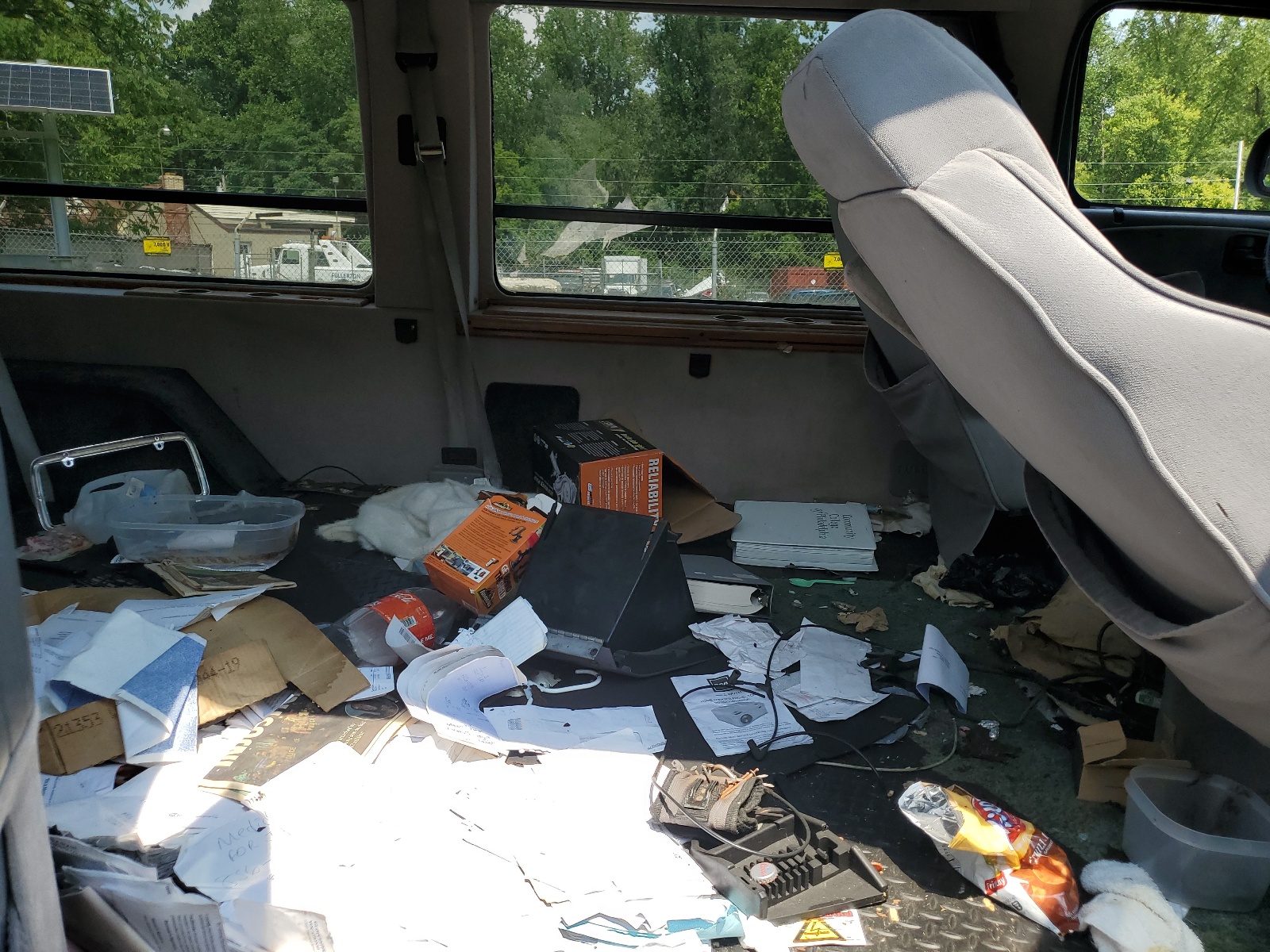 2B6HB11Y4WK136876 1998 Dodge Ram Van B1500