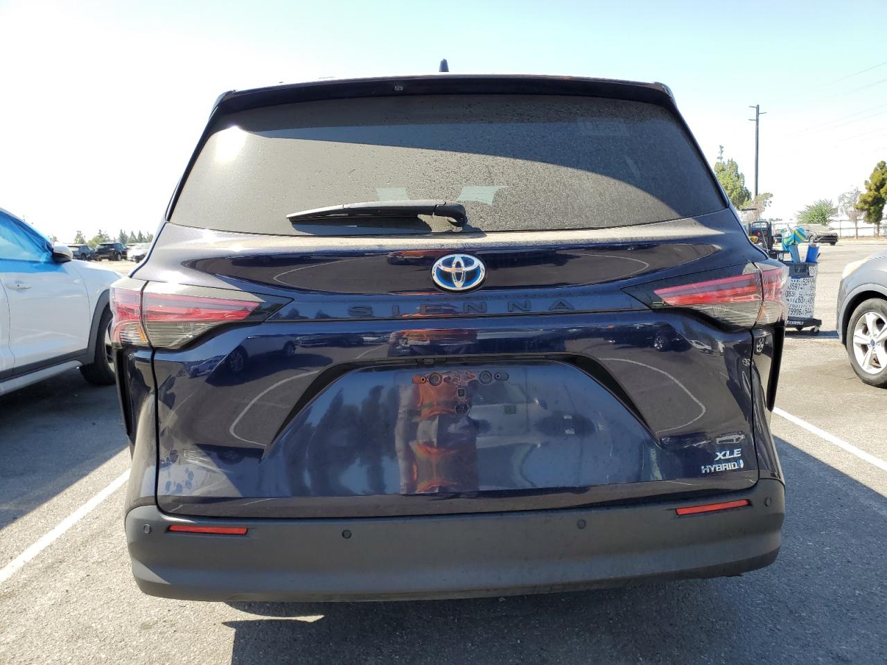 5TDJRKEC6NS106658 2022 Toyota Sienna Xle