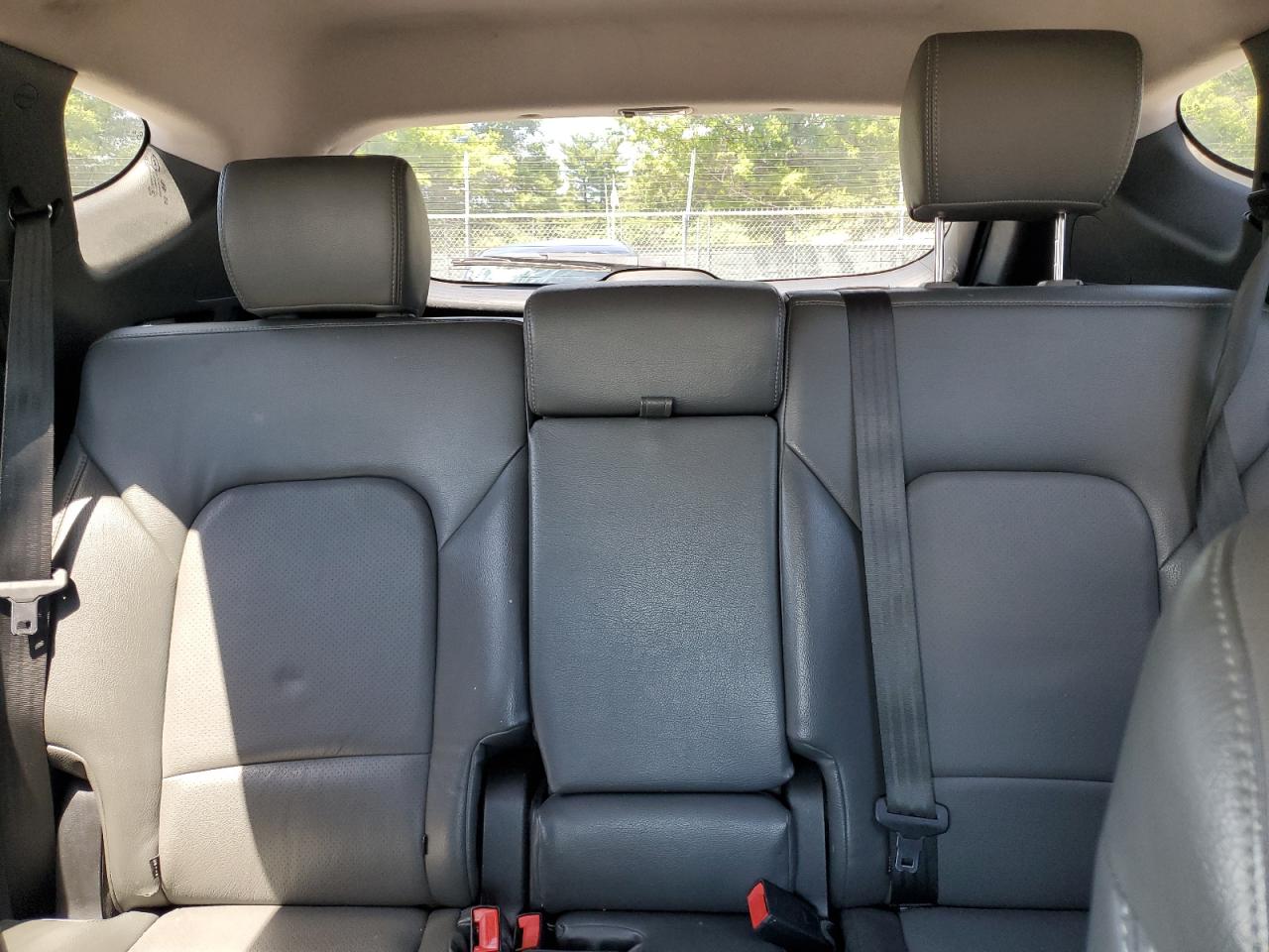 2014 Hyundai Santa Fe - Image 10
