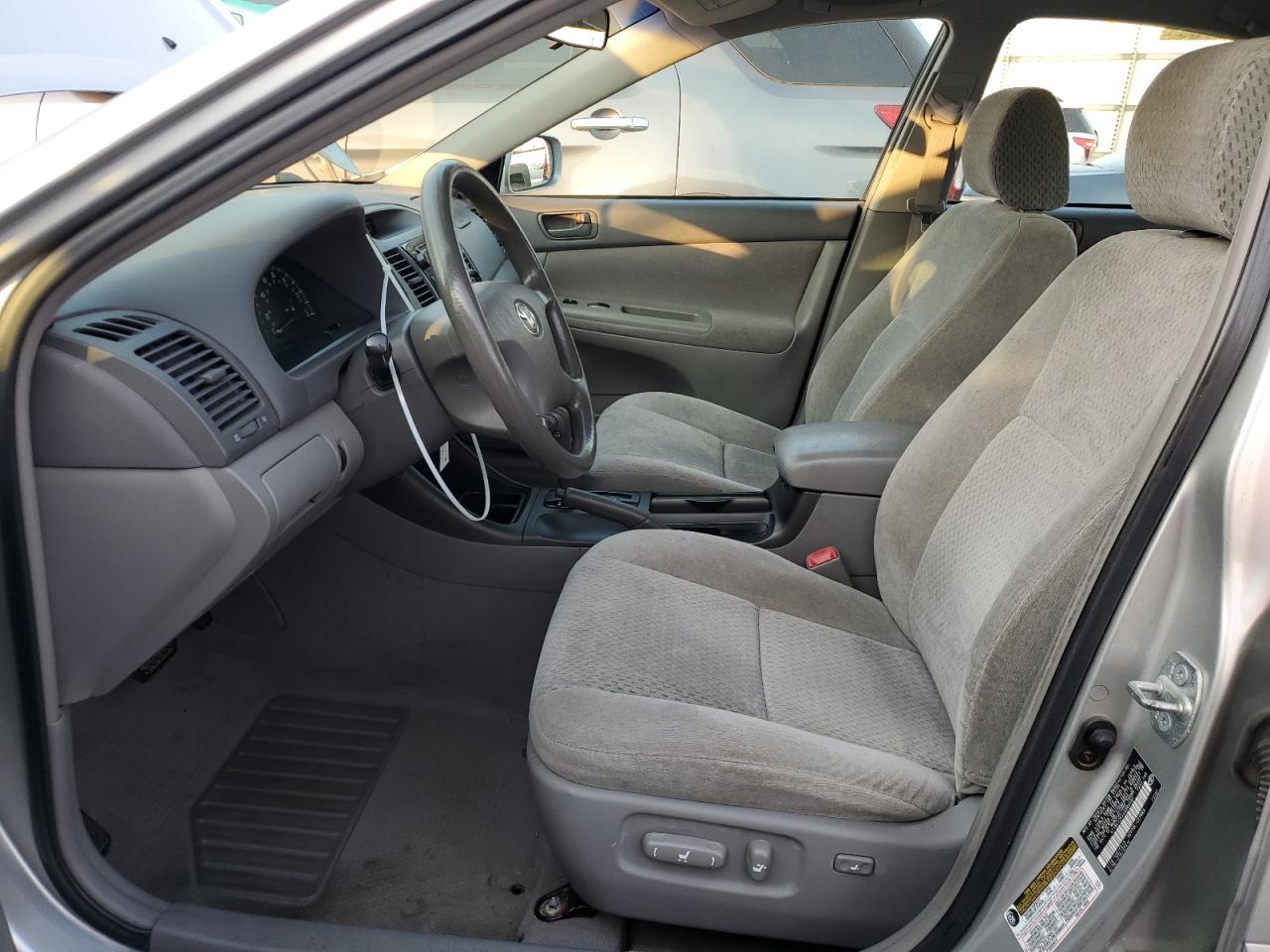 2004 Toyota Camry Le VIN: 4T1BE32KX4U880497 Lot: 66170424