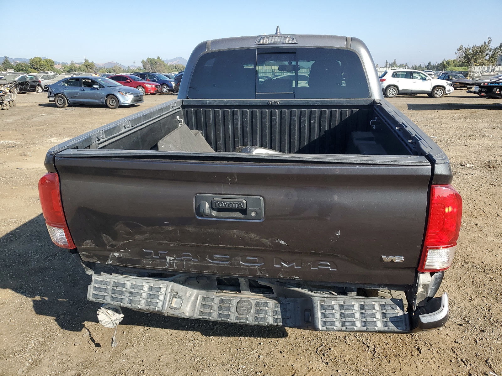 3TMAZ5CN4HM037320 2017 Toyota Tacoma Double Cab