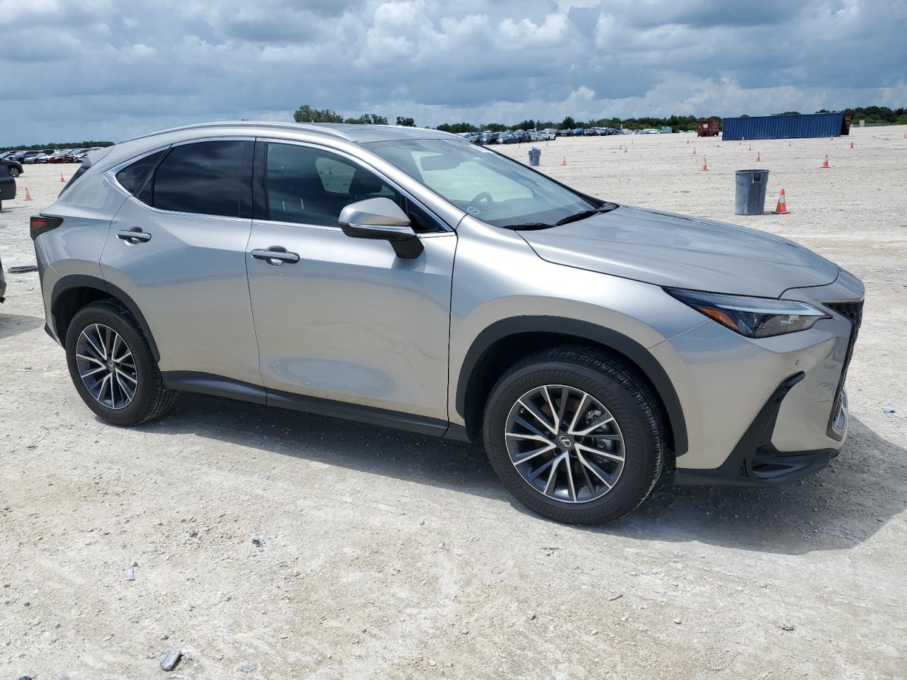 2T2GGCEZ9PC028684 Lexus NX 350  4