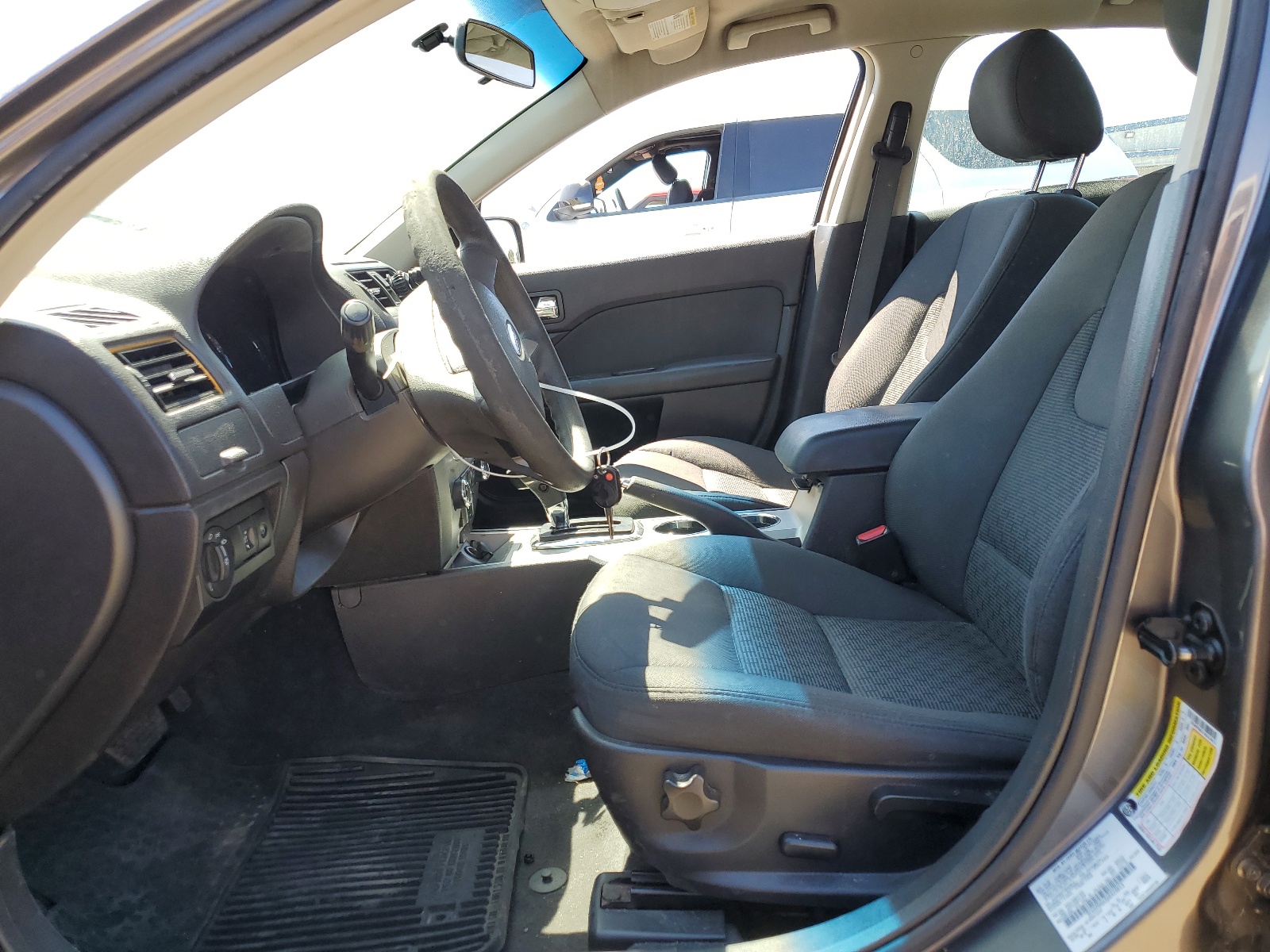 3FAHP0HA7AR424813 2010 Ford Fusion Se