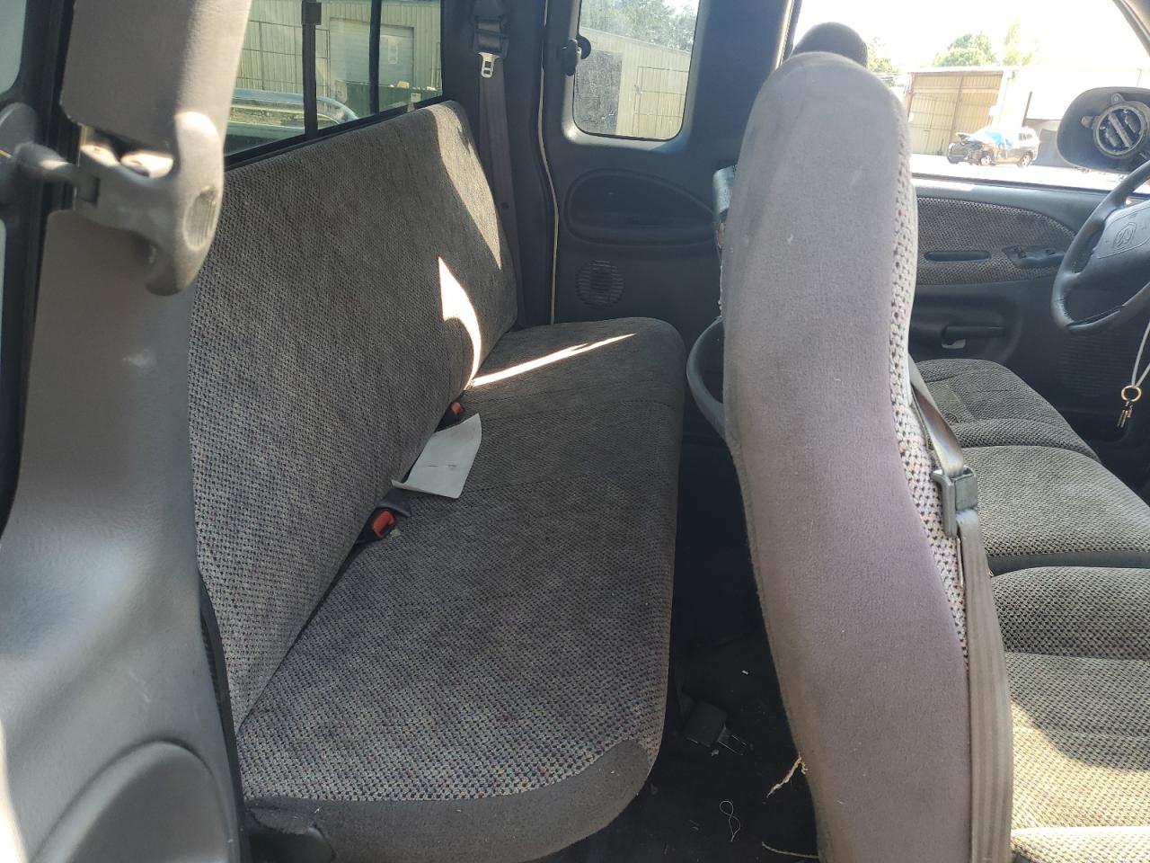 2000 Dodge Ram 1500 VIN: 3B7HC13Y5YG105724 Lot: 68917914