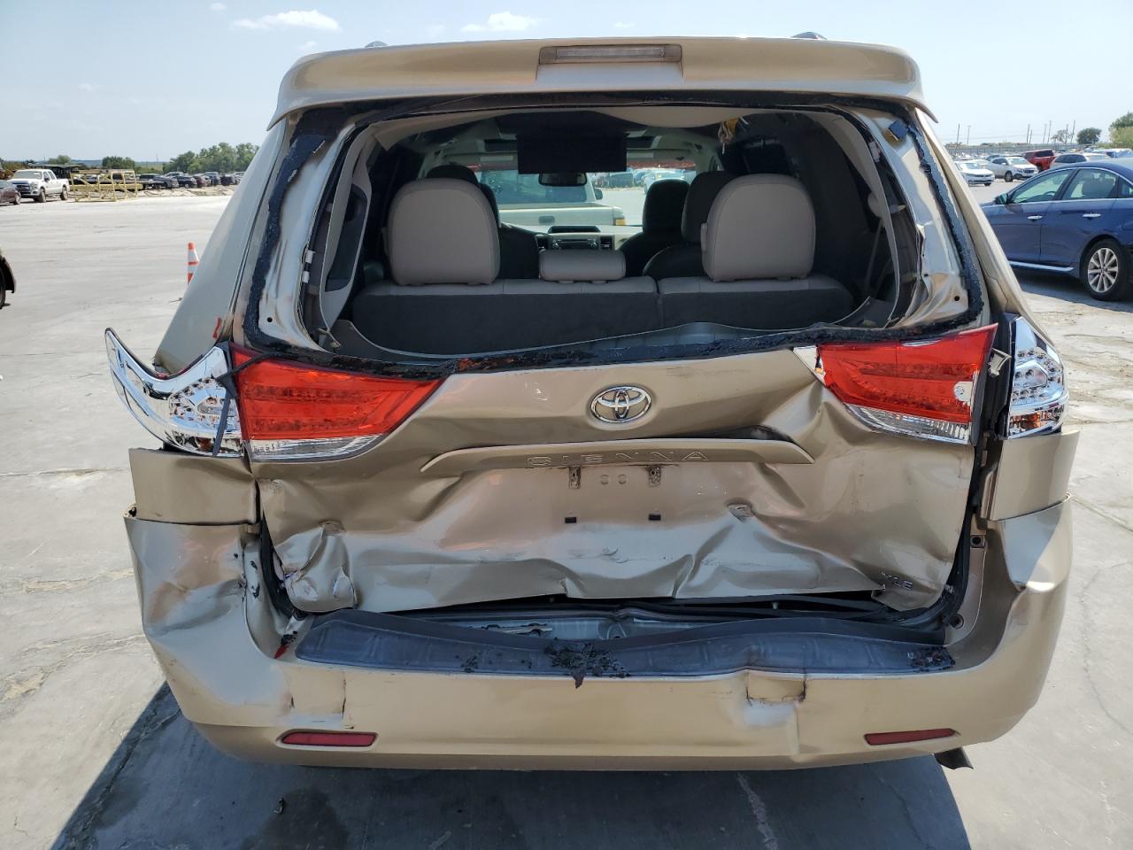 2011 Toyota Sienna Xle VIN: 5TDYK3DC1BS139153 Lot: 68755584