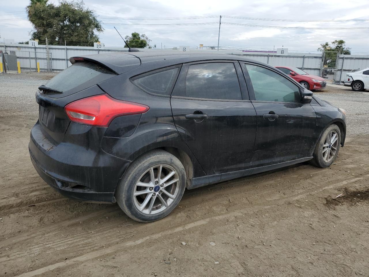 VIN 1FADP3K25JL287547 2018 FORD FOCUS no.3