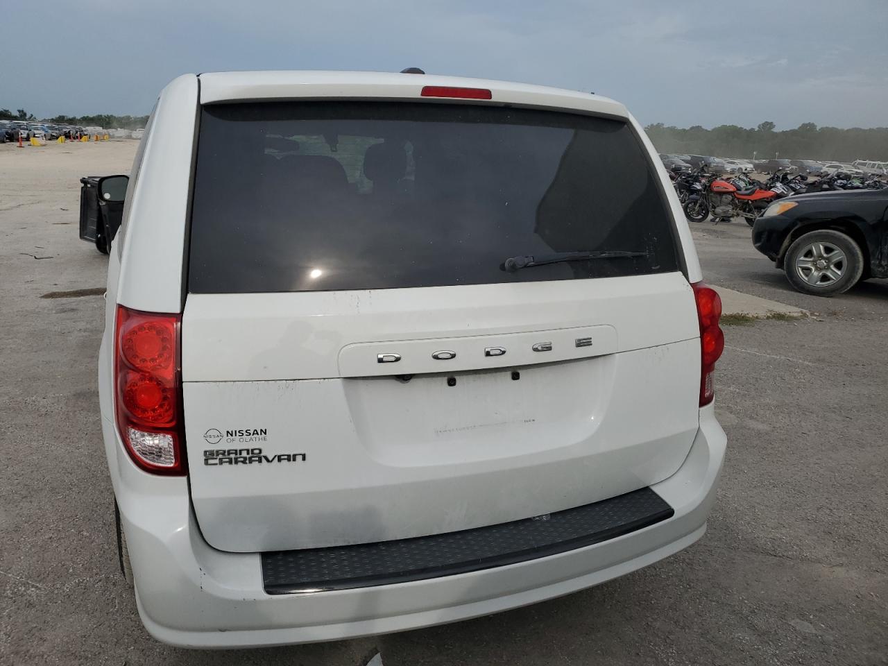 2C4RDGCG6JR137576 2018 Dodge Grand Caravan Sxt