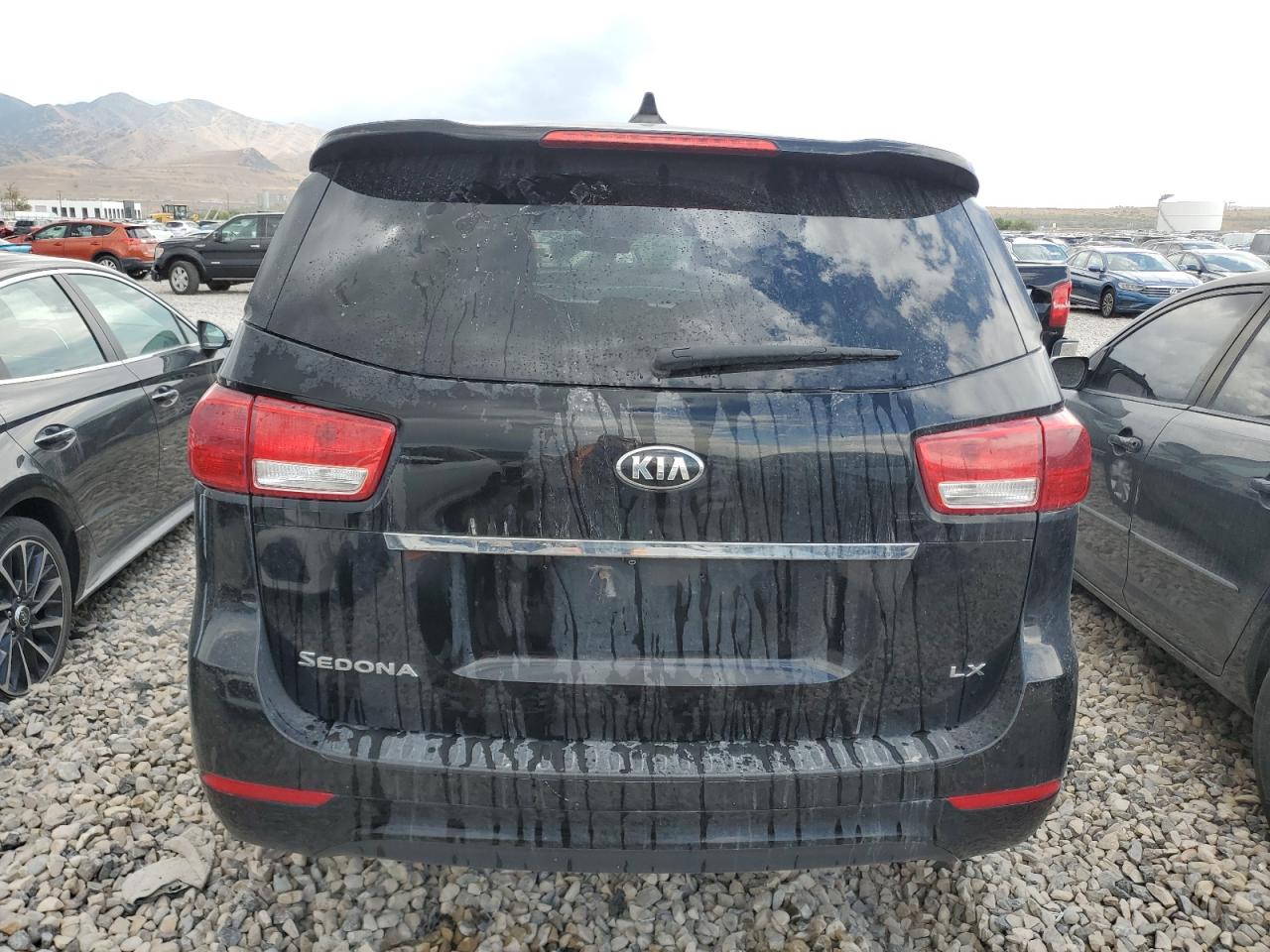 KNDMB5C11H6232127 2017 Kia Sedona Lx