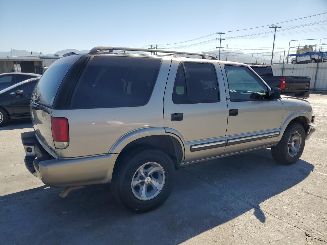 1GNCS13W3YK125255 2000 Chevrolet Blazer