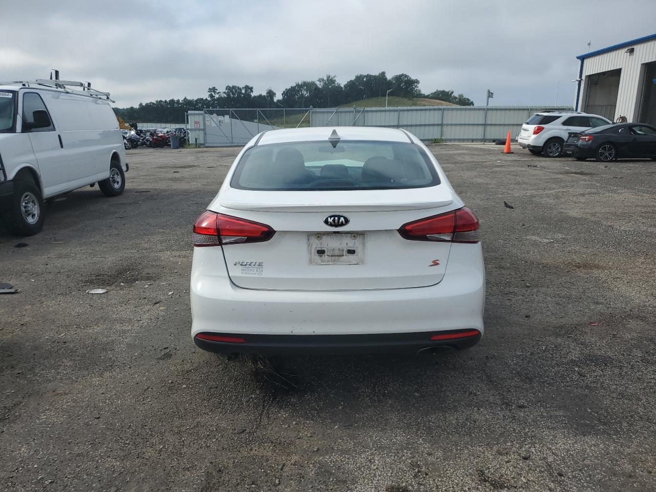 2017 Kia Forte Lx VIN: 3KPFL4A7XHE027097 Lot: 65564054