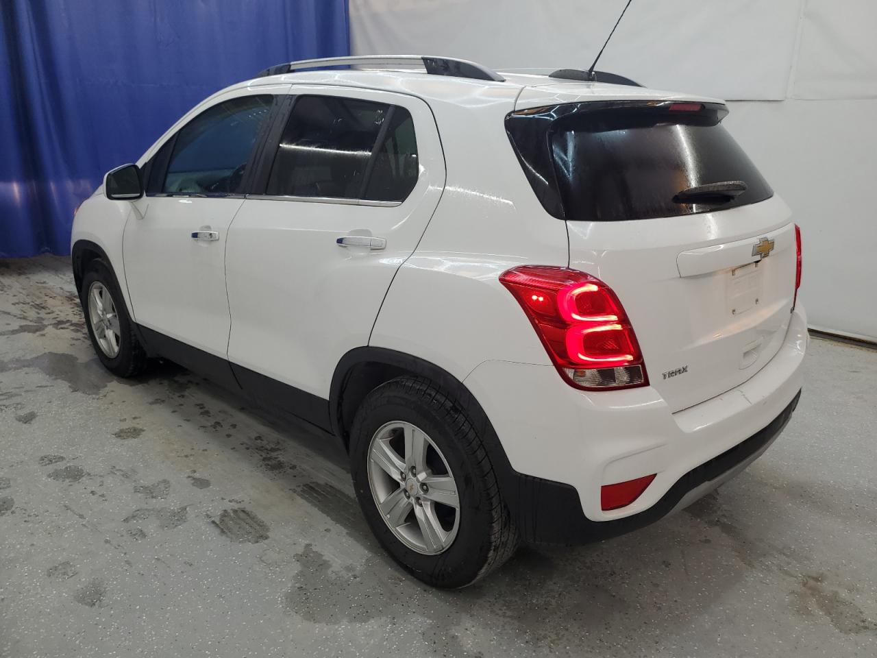 KL7CJLSBXLB019431 Chevrolet Trax 1LT 2