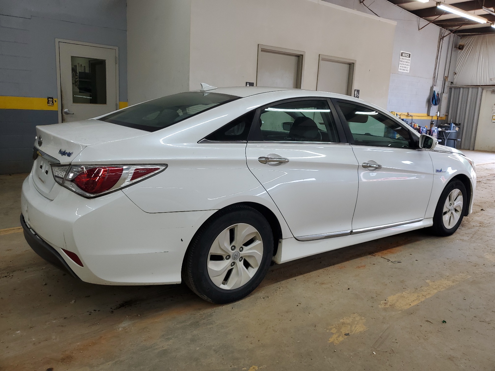 2014 Hyundai Sonata Hybrid vin: KMHEC4A49EA116655