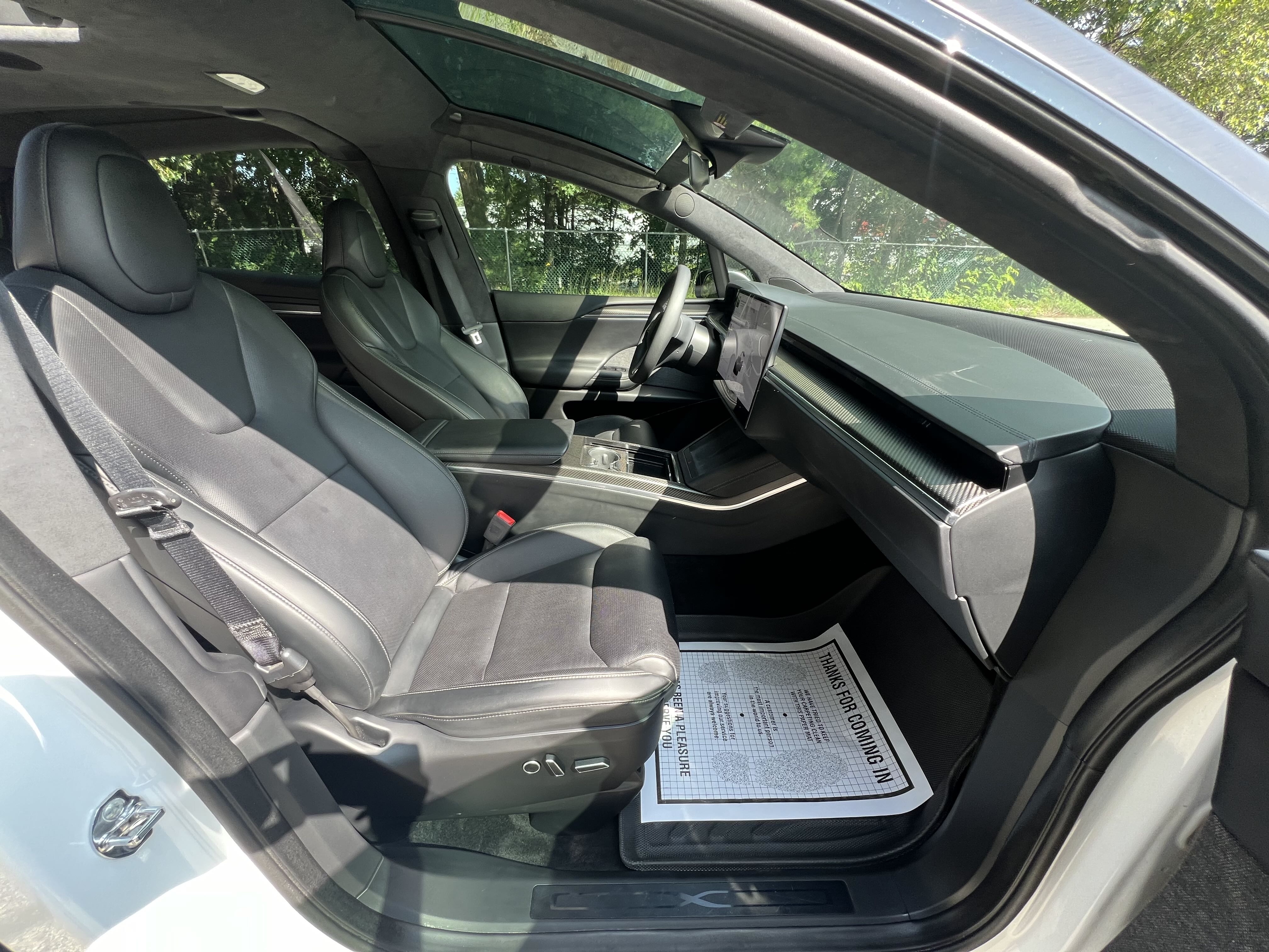 2022 Tesla Model X vin: 7SAXCBE6XNF339925