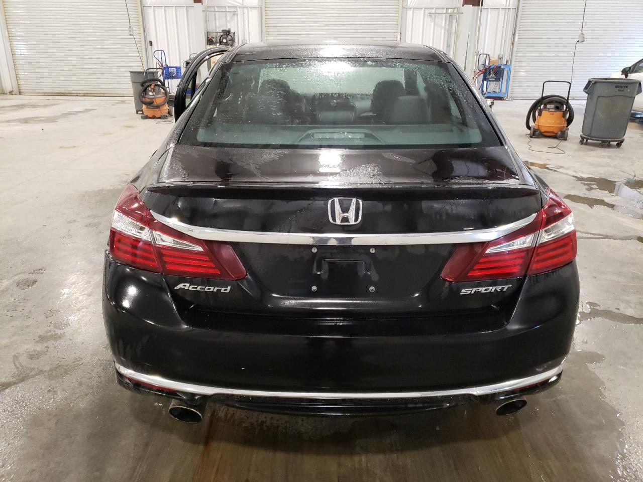 2017 Honda Accord Sport VIN: 1HGCR2F50HA051622 Lot: 68665404