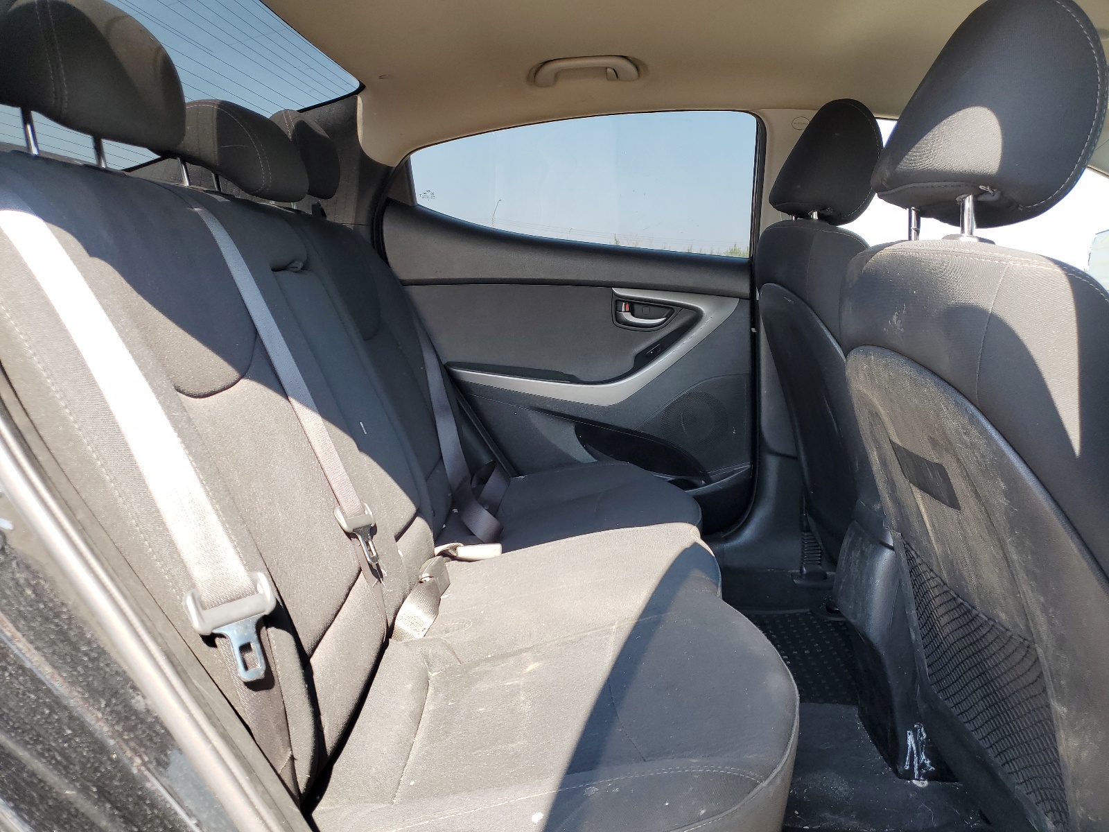 5NPDH4AE3FH557654 2015 Hyundai Elantra Se