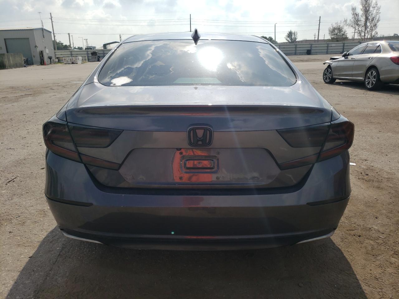 1HGCV1F19JA090945 2018 Honda Accord Lx