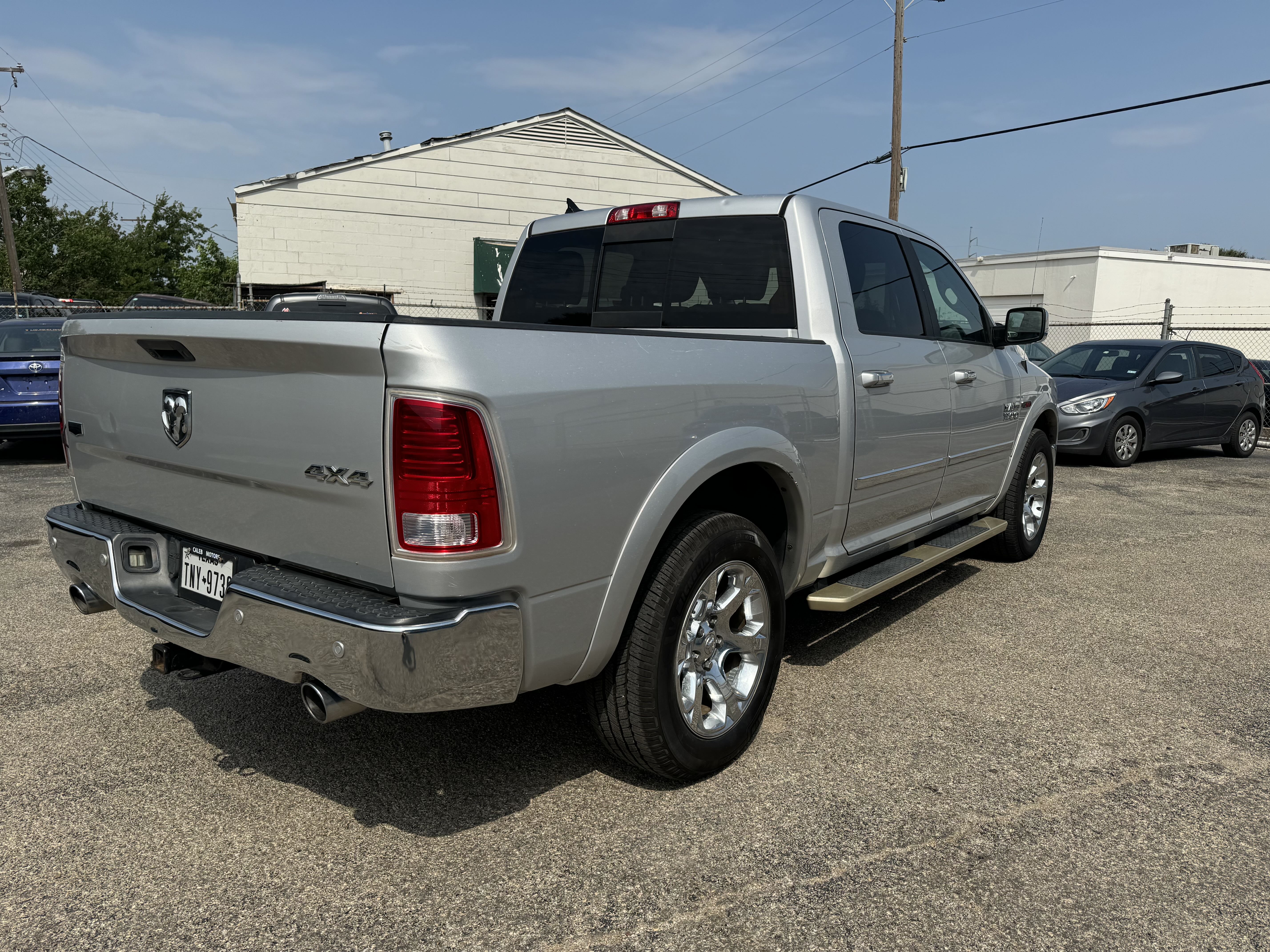 2016 Ram 1500 Laramie vin: 1C6RR7NM8GS303289