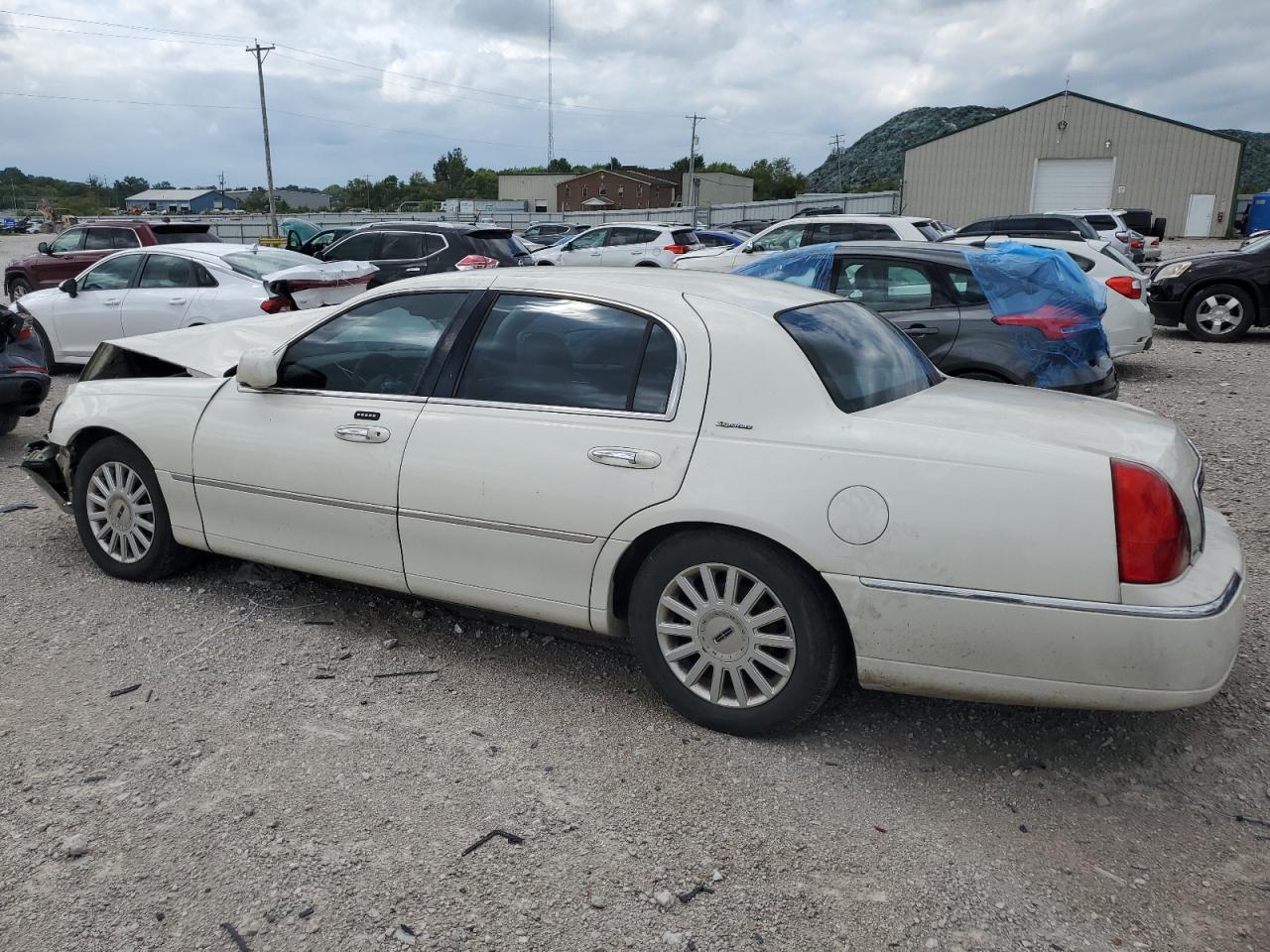 2005 Lincoln Town Car Signature VIN: 1LNHM81W45Y608164 Lot: 67562774