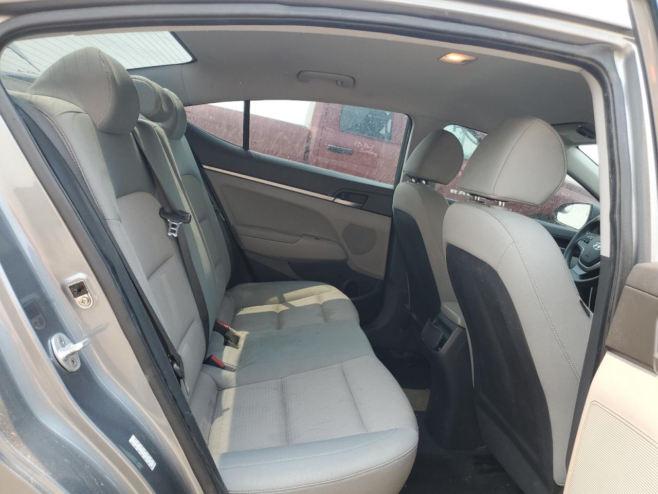 2017 Hyundai Elantra - Image 10