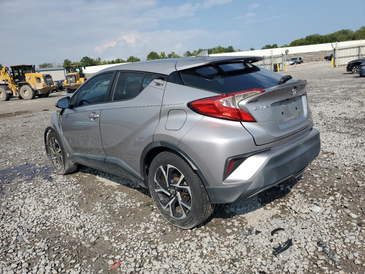 VIN NMTKHMBX0JR029305 2018 TOYOTA C-HR no.2