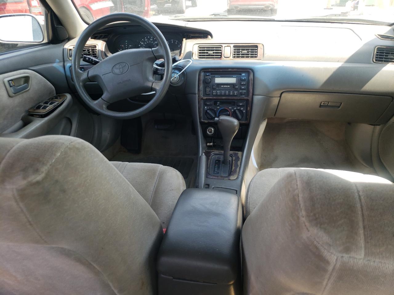 1999 Toyota Camry Le VIN: 4T1BF22K5XU075602 Lot: 67153884