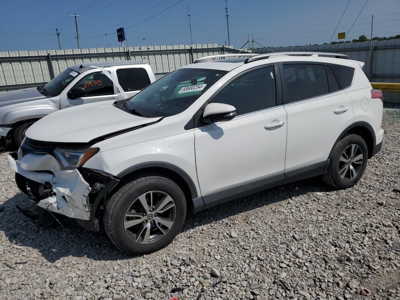 2T3RFREV3JW844349 2018 TOYOTA RAV 4 - Image 1